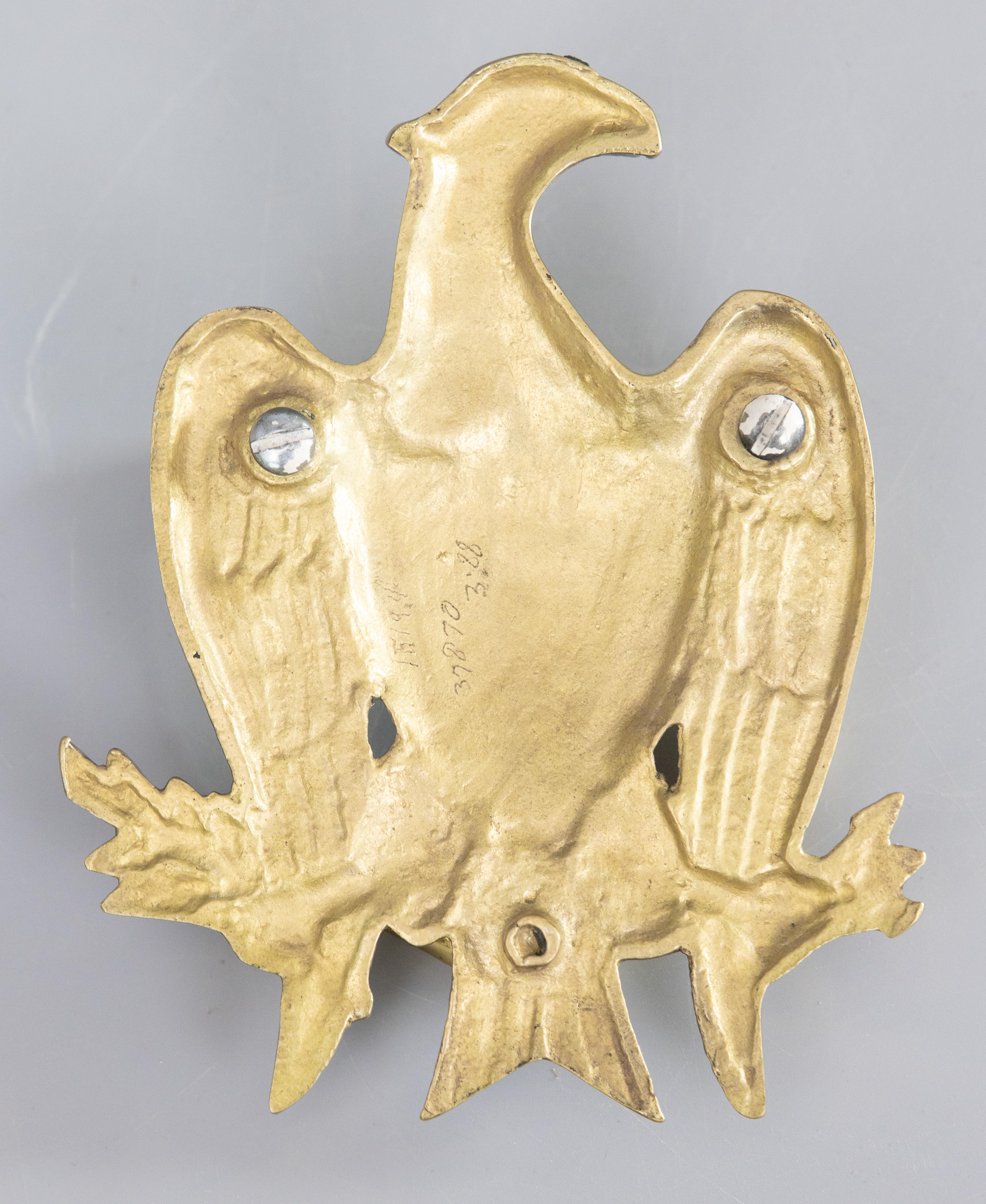 Battente per porta di metà secolo in ottone di Feder Eagle In condizioni buone in vendita a Pearland, TX