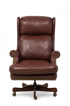 Amerikanischer Wingback-Bürostuhl aus braunem Leder aus der Jahrhundertmitte Amerikanischer Wingback-Bürostuhl aus braunem Leder aus der Jahrhundertmitte