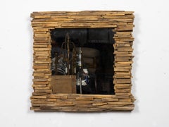 Specchio scultoreo in legno in stile brutalista americano della metà del secolo