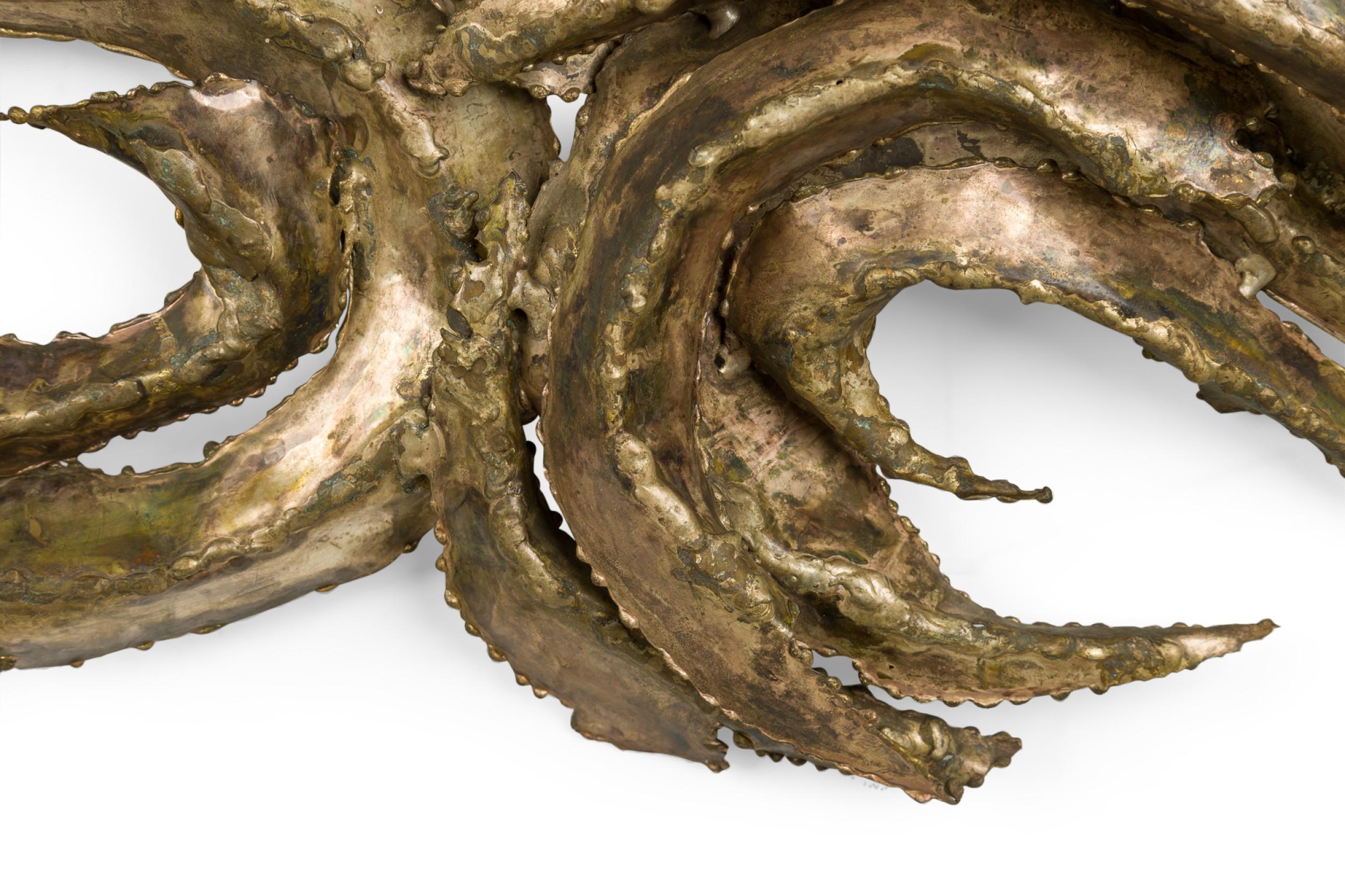 Mid-Century American Brutalist Stil Gebogenes Metall Wandtafel im Zustand „Gut“ im Angebot in Queens, NY