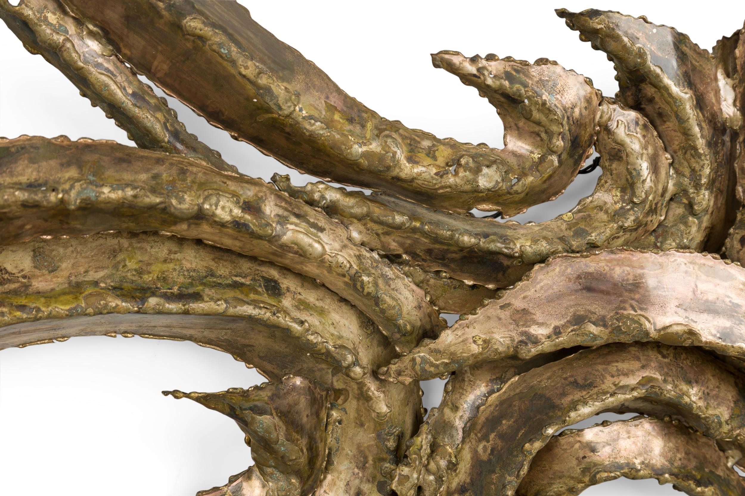 Mid-Century American Brutalist Stil Gebogenes Metall Wandtafel im Angebot 1