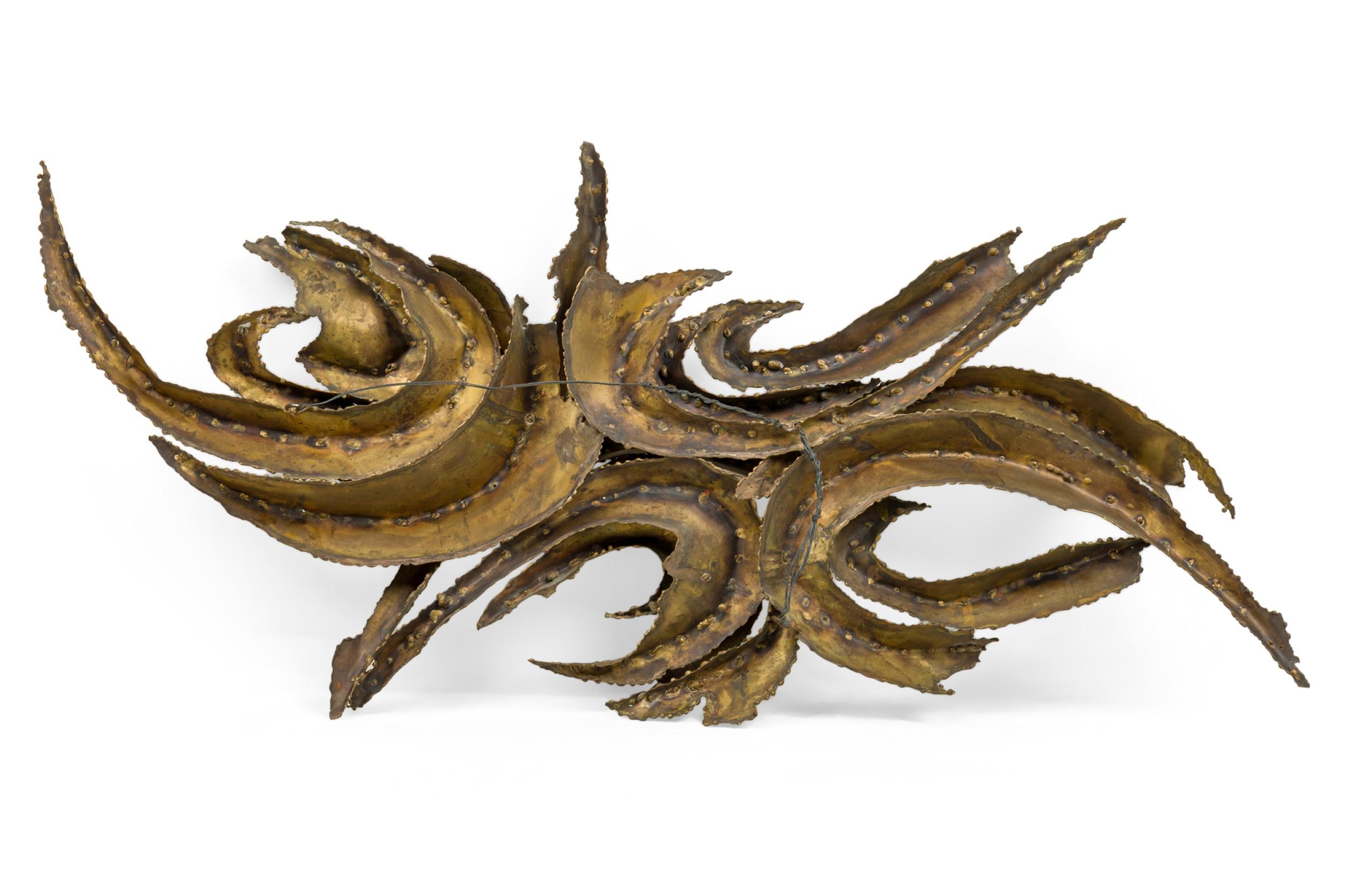 Mid-Century American Brutalist Stil Gebogenes Metall Wandtafel im Angebot 2