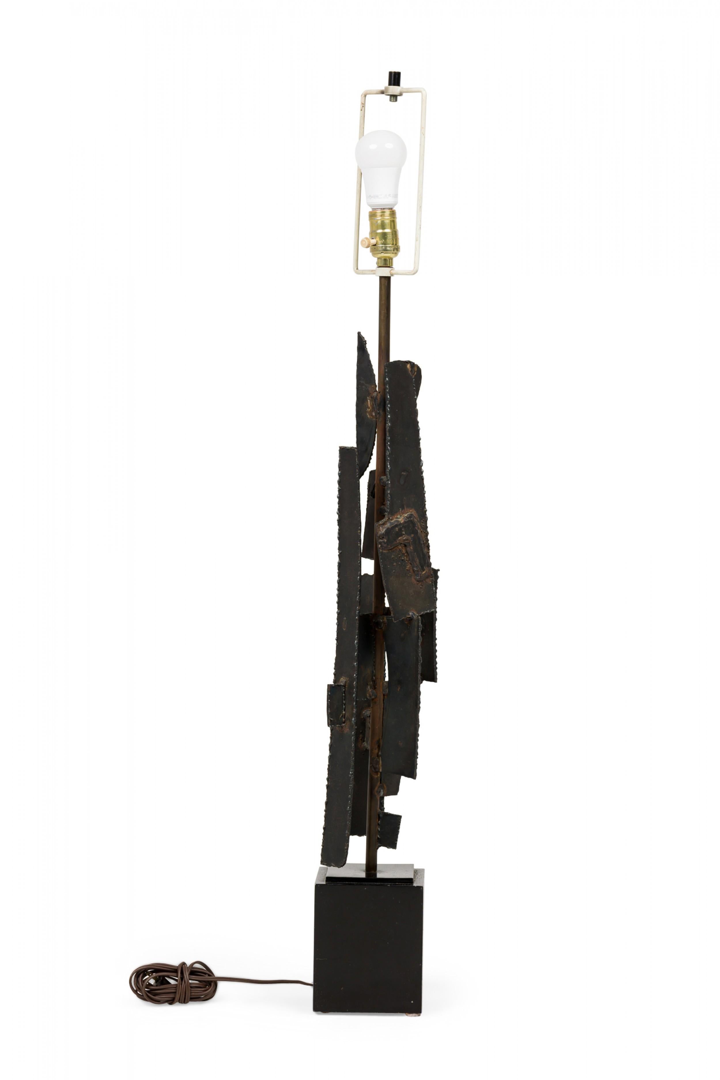 Post-Modern Mid-Century American Brutalist Welded Metal Abstract Table Lamp For Sale