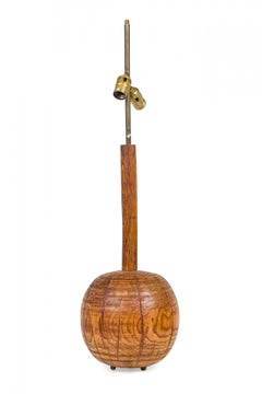 Lampe de table en forme de sphère en bois de palmier sculpté du milieu du siècle dernier