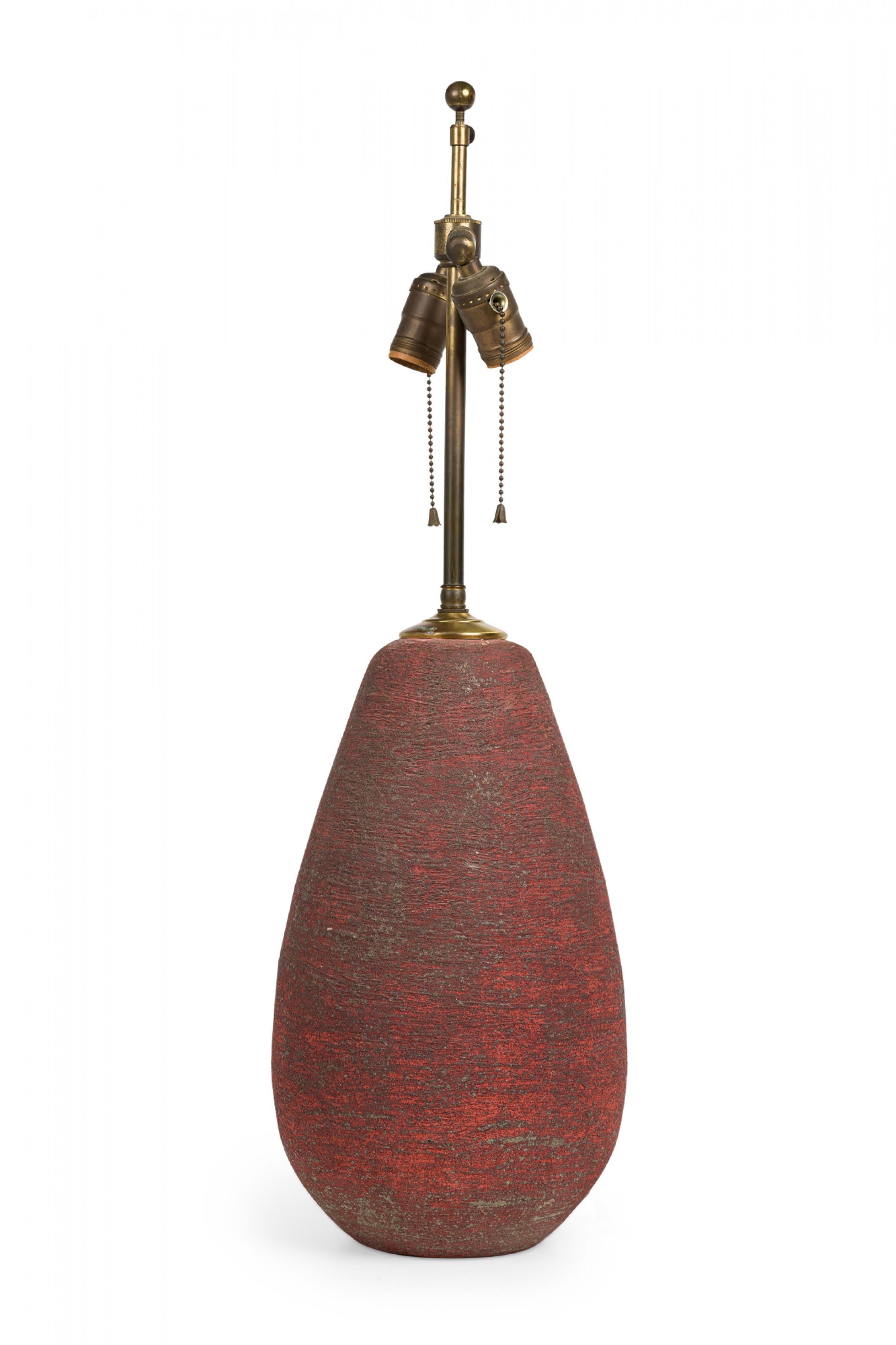 Mid-Century American Ceramic Brick Red Glazed Textured Table Lamp In Good Condition For Sale In New York, NY