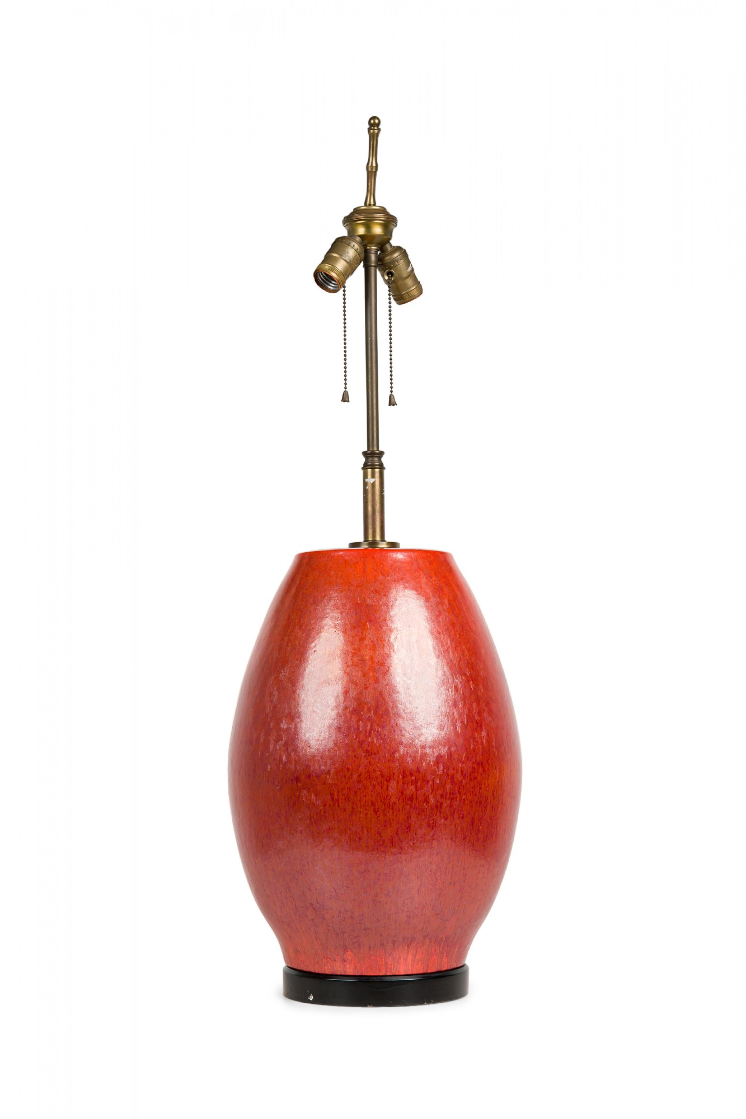 Américain Lampe de table de forme ovoïde en céramique américaine du milieu du siècle, émaillée orange brûlé en vente