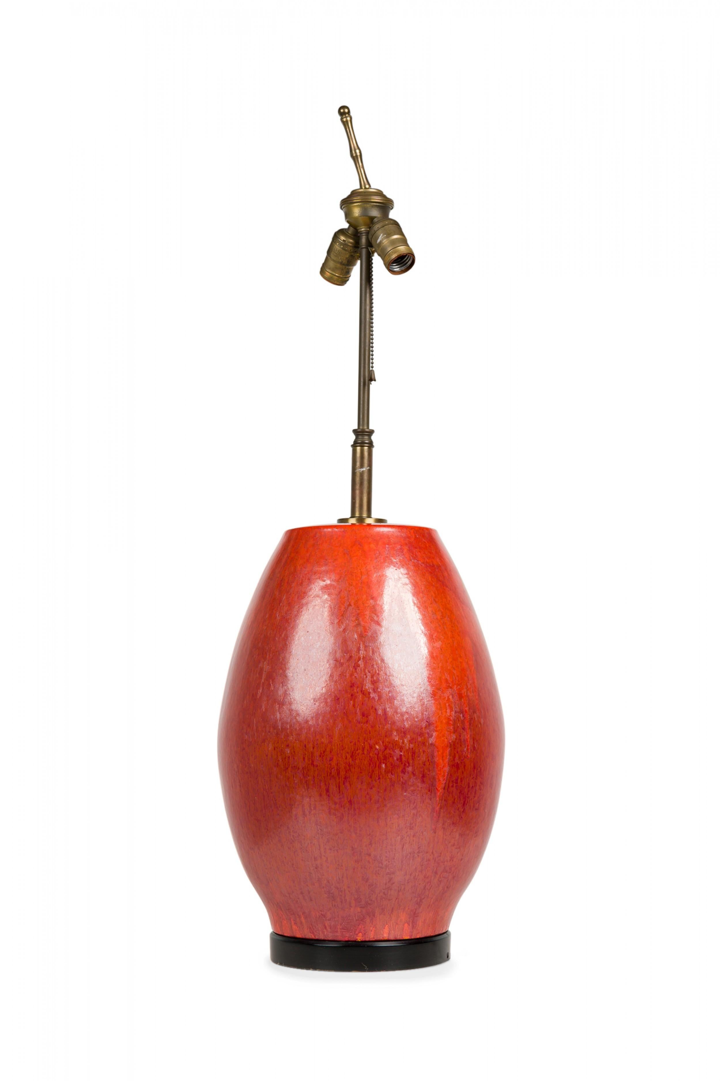 Midcentury American Ceramic Burnt Orange Glazed Egg Form Table Lamp In Good Condition For Sale In New York, NY