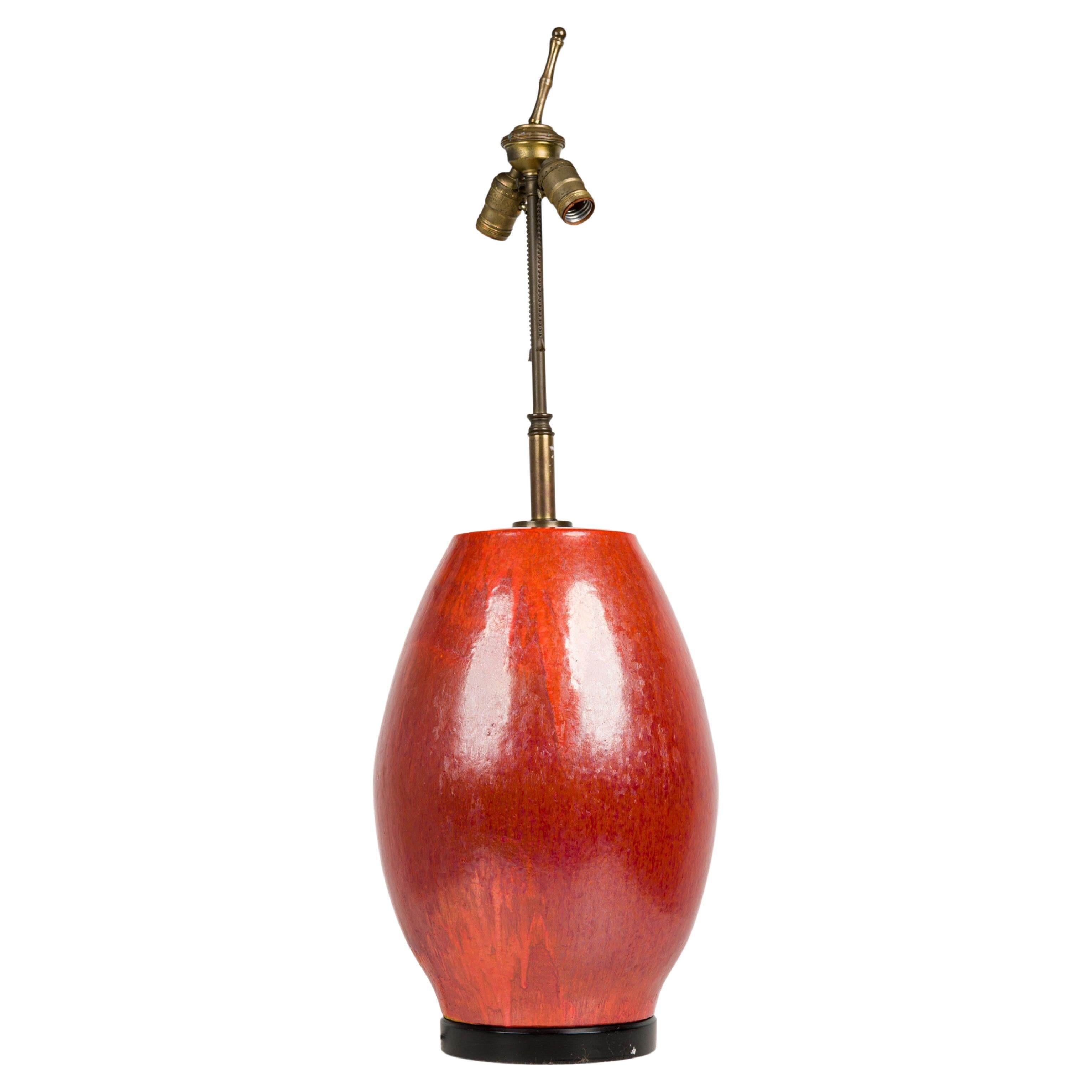 Lampe de table de forme ovoïde en céramique américaine du milieu du siècle, émaillée orange brûlé en vente