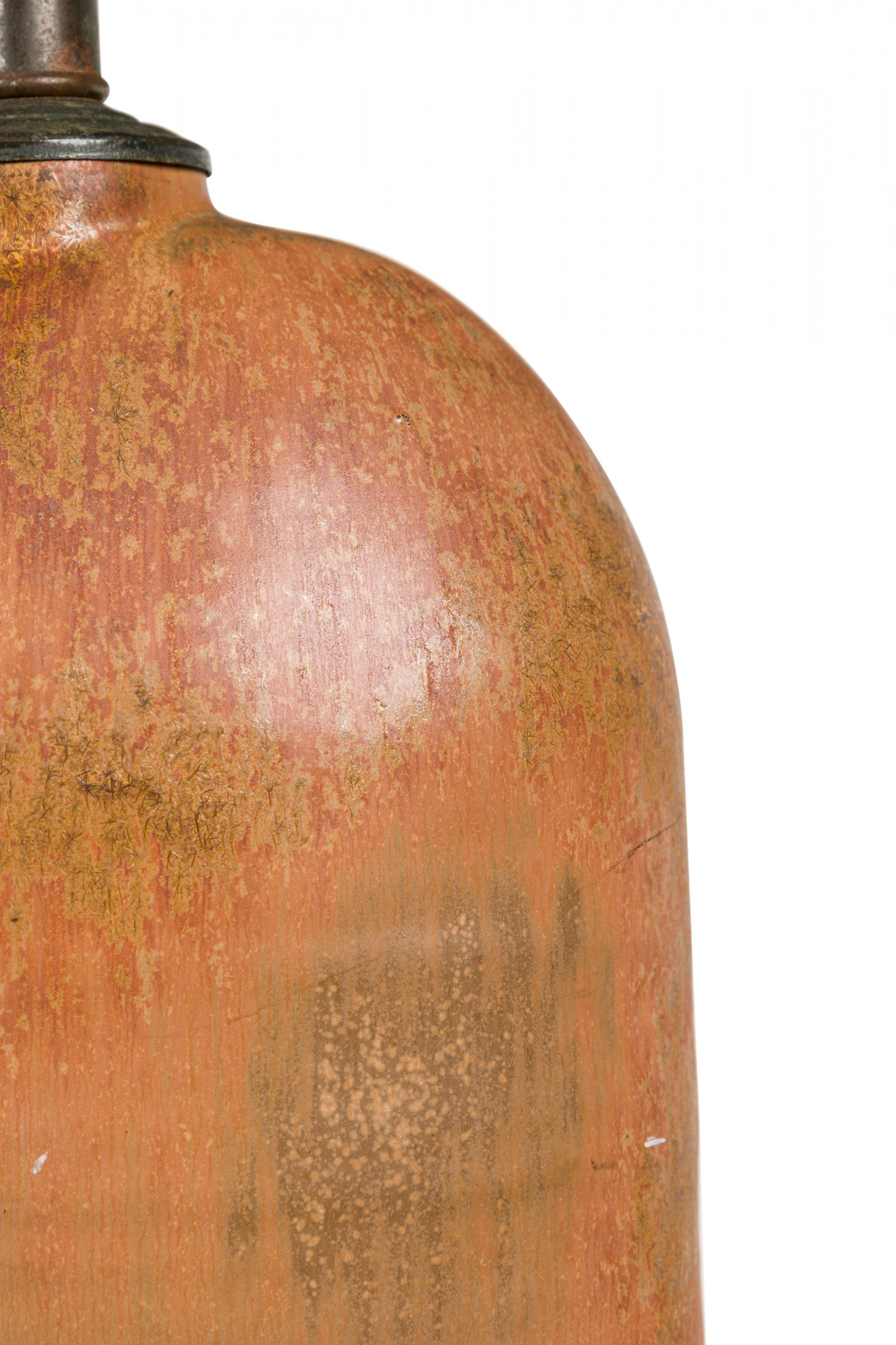 Amerikanische glasierte Mid-Century-Tischlampe in Flaschenform aus Keramik in Erdtönen im Zustand „Gut“ im Angebot in New York, NY