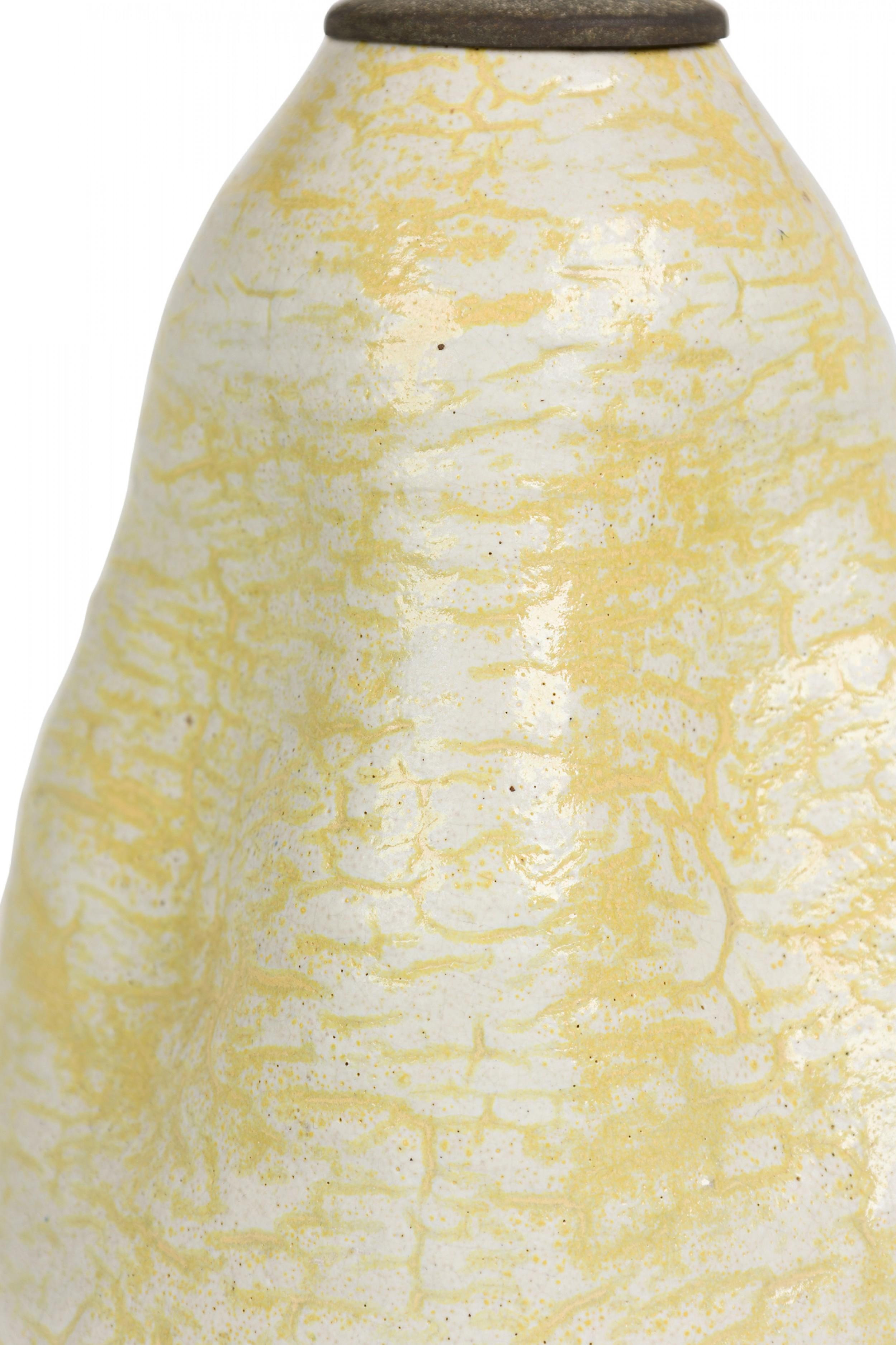 Mid-Century American Ceramic Pinched Table Lamp in Canary Yellow and White Glaze For Sale 3