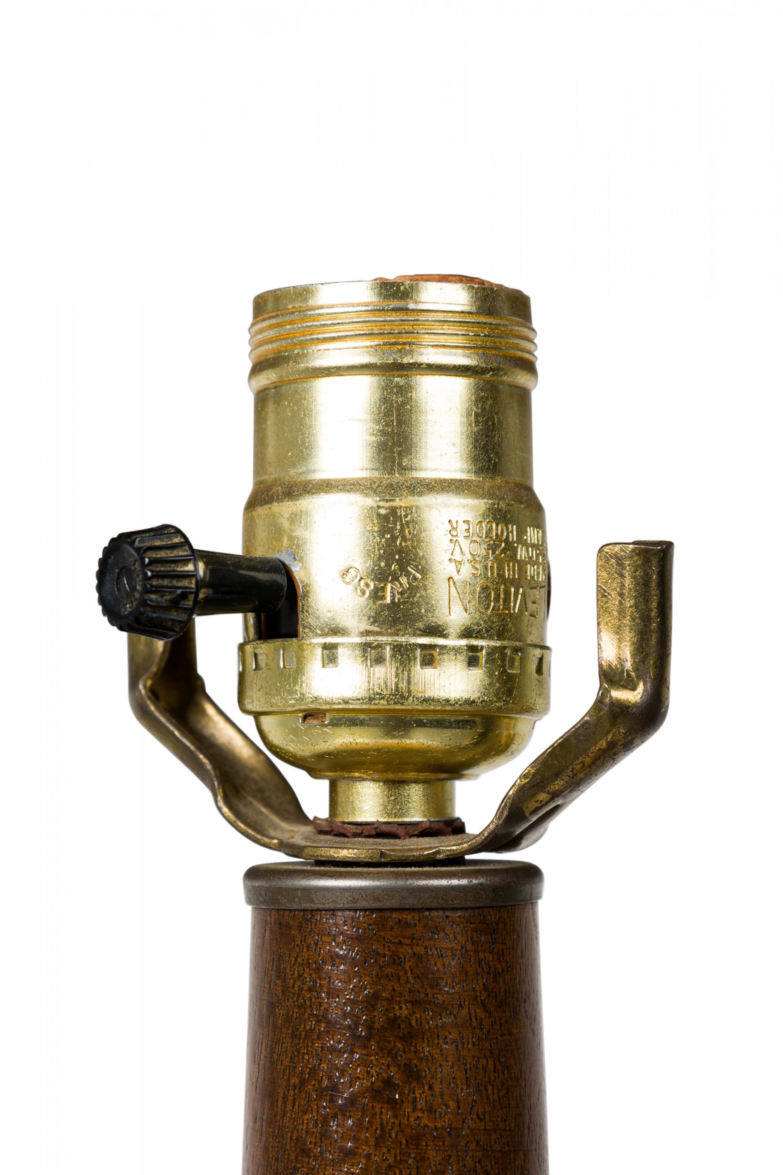 Placage Lampe de table américaine du milieu du siècle dernier en céramique émaillée jaune/orange en vente
