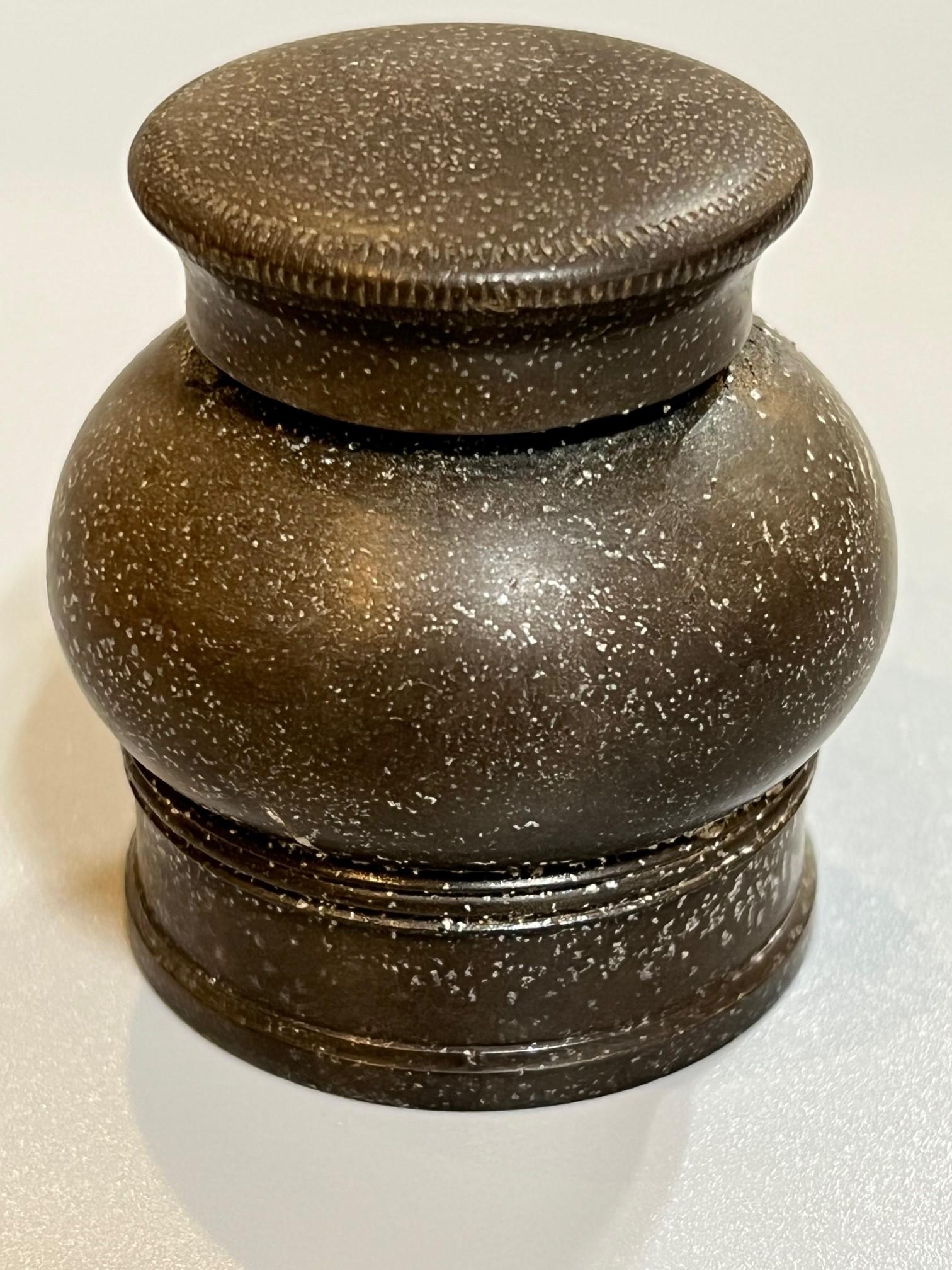 Mid-Century American Civil War Era Gutta Percha Cylindrical Inkwell In Good Condition For Sale In Stamford, CT