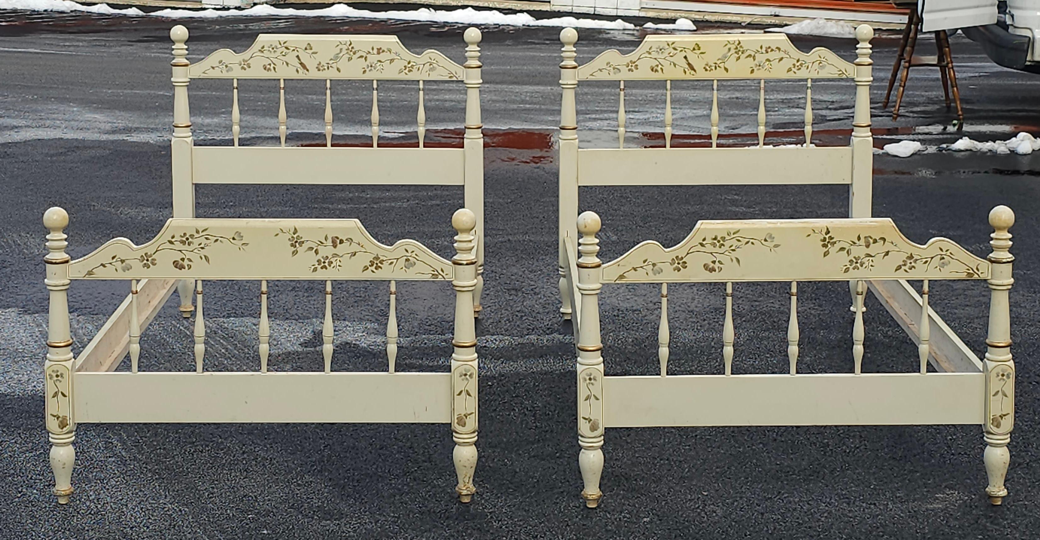 Mid-Century American Classical Cream Painted and Decorated Maple Twin Beds, Pair In Good Condition For Sale In Germantown, MD