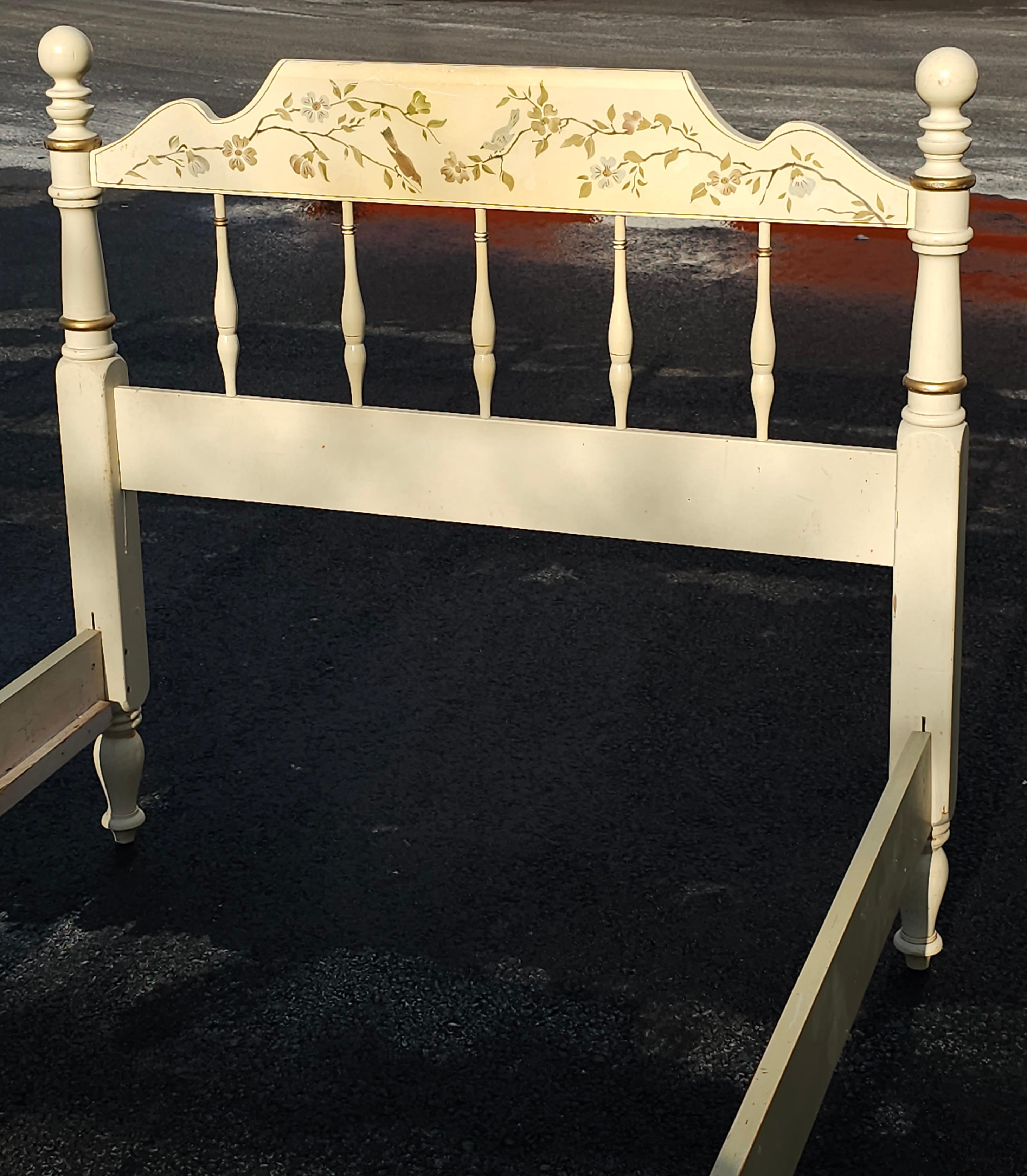 Mid-Century American Classical Cream Painted and Decorated Maple Twin Beds, Pair For Sale 3