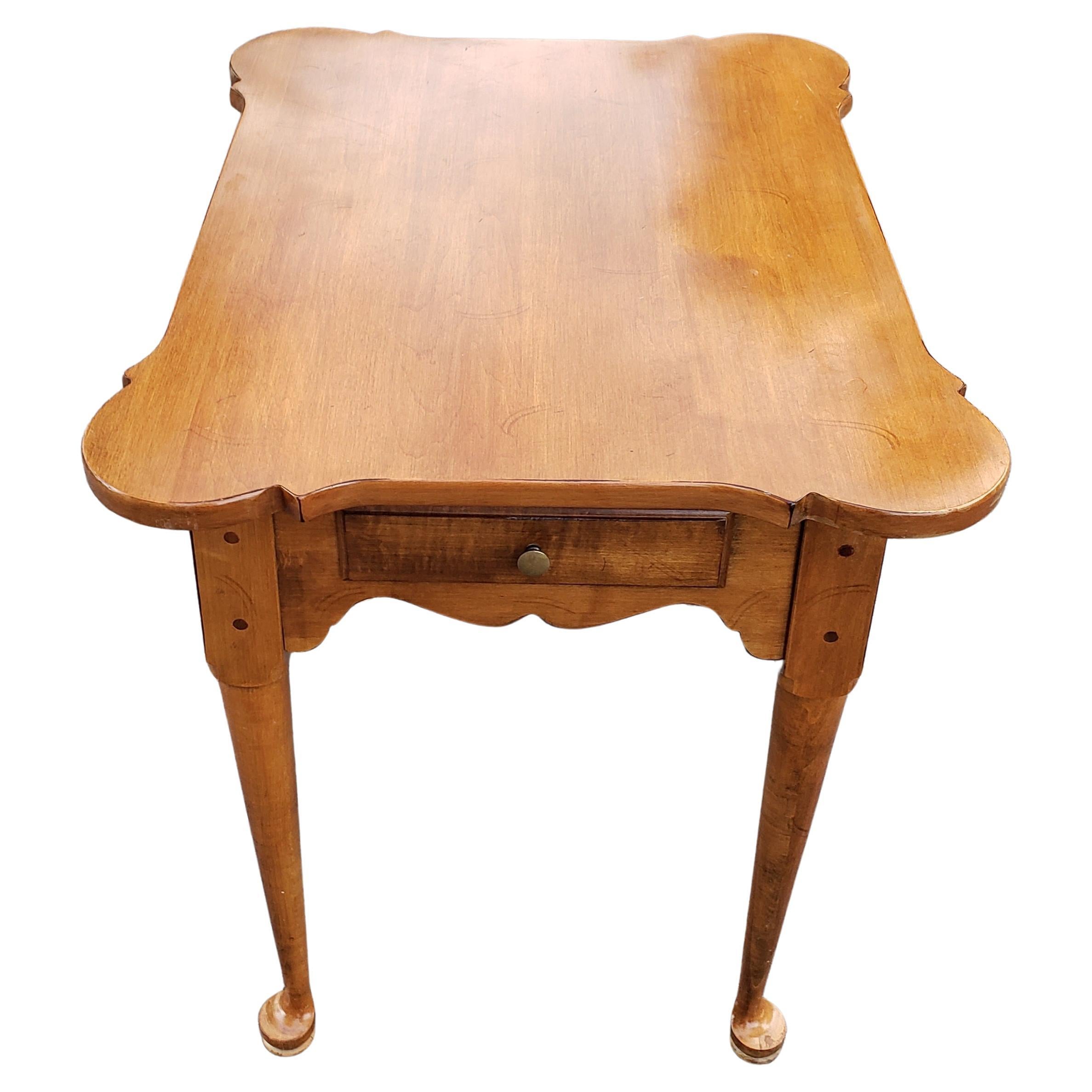 A skillfully crafted Mid-Century American Classical Maple Single Drawer Side Table in great vintage condition. Measures 21