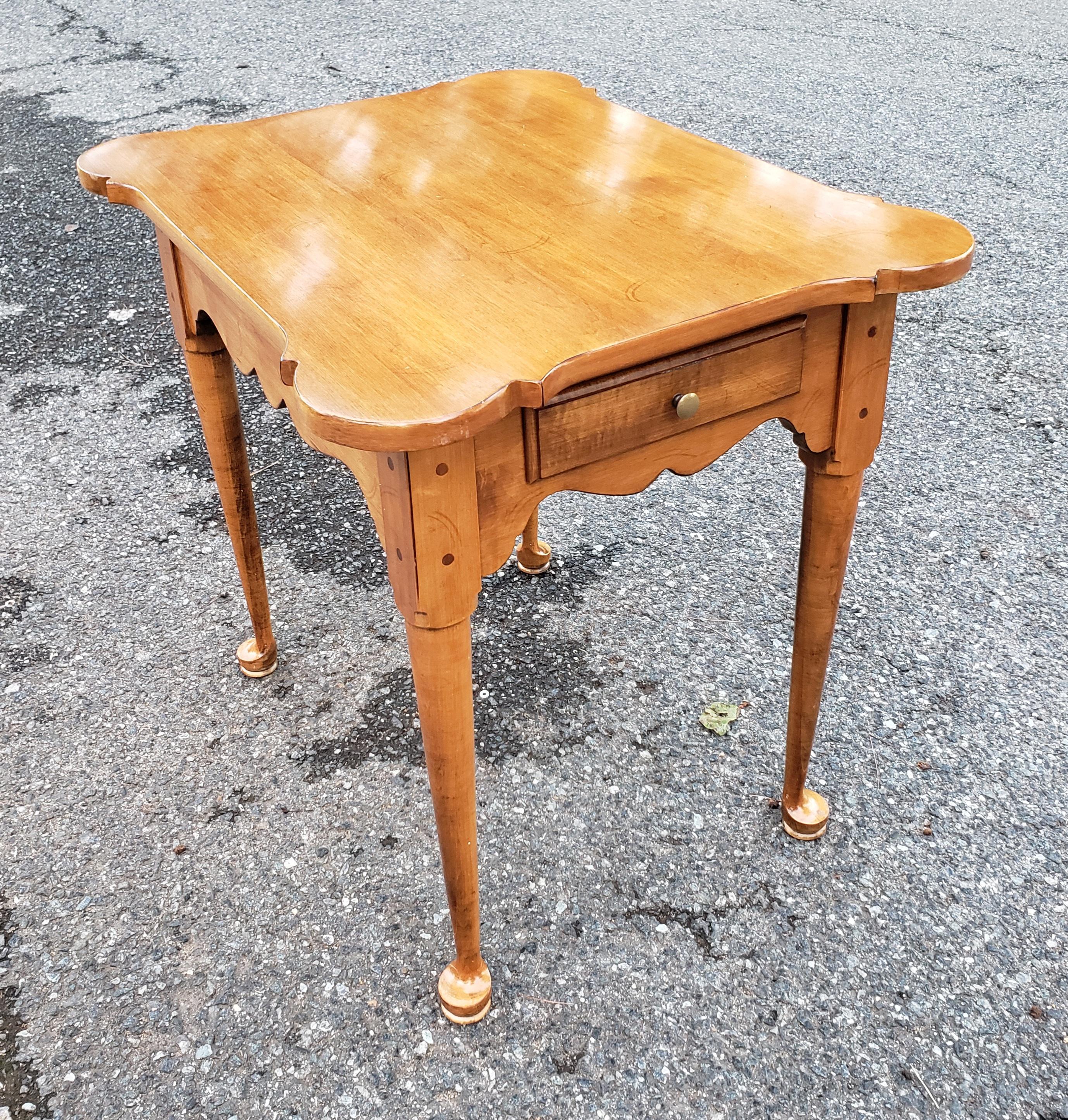 Stained Mid-Century American Classical Maple Single Drawer Side Table For Sale