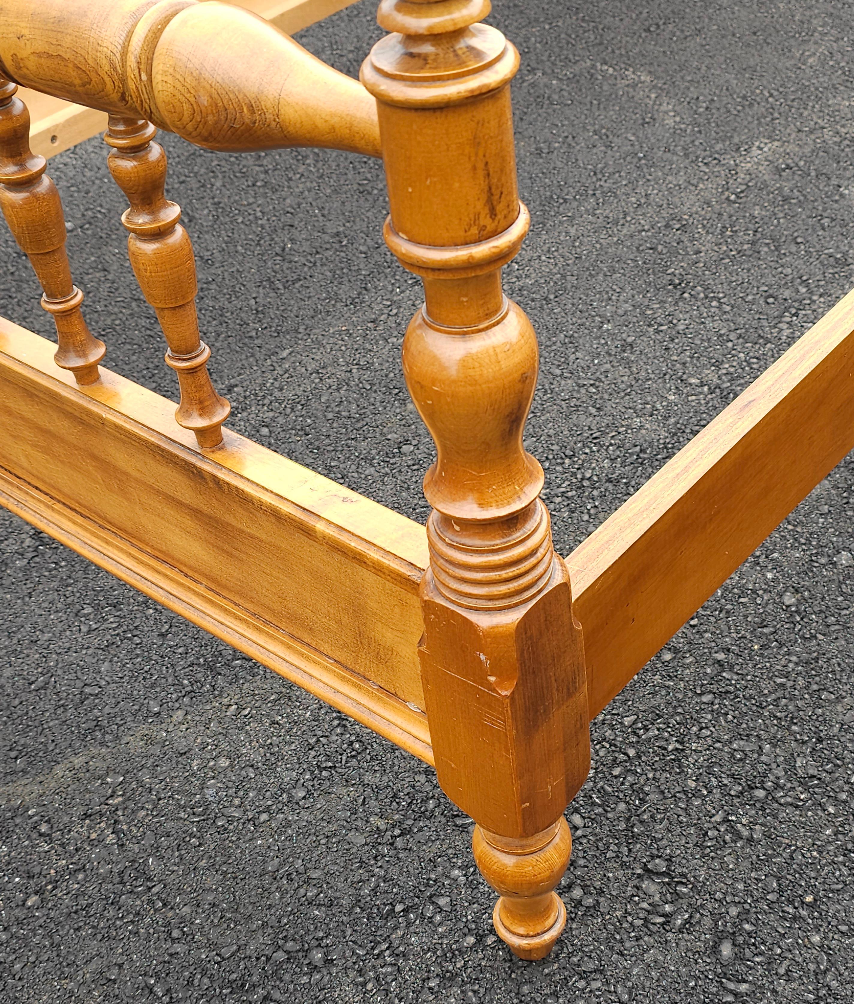 Mid-Century American Classical Turned Maple Twin Bedframes, Pair For Sale 5