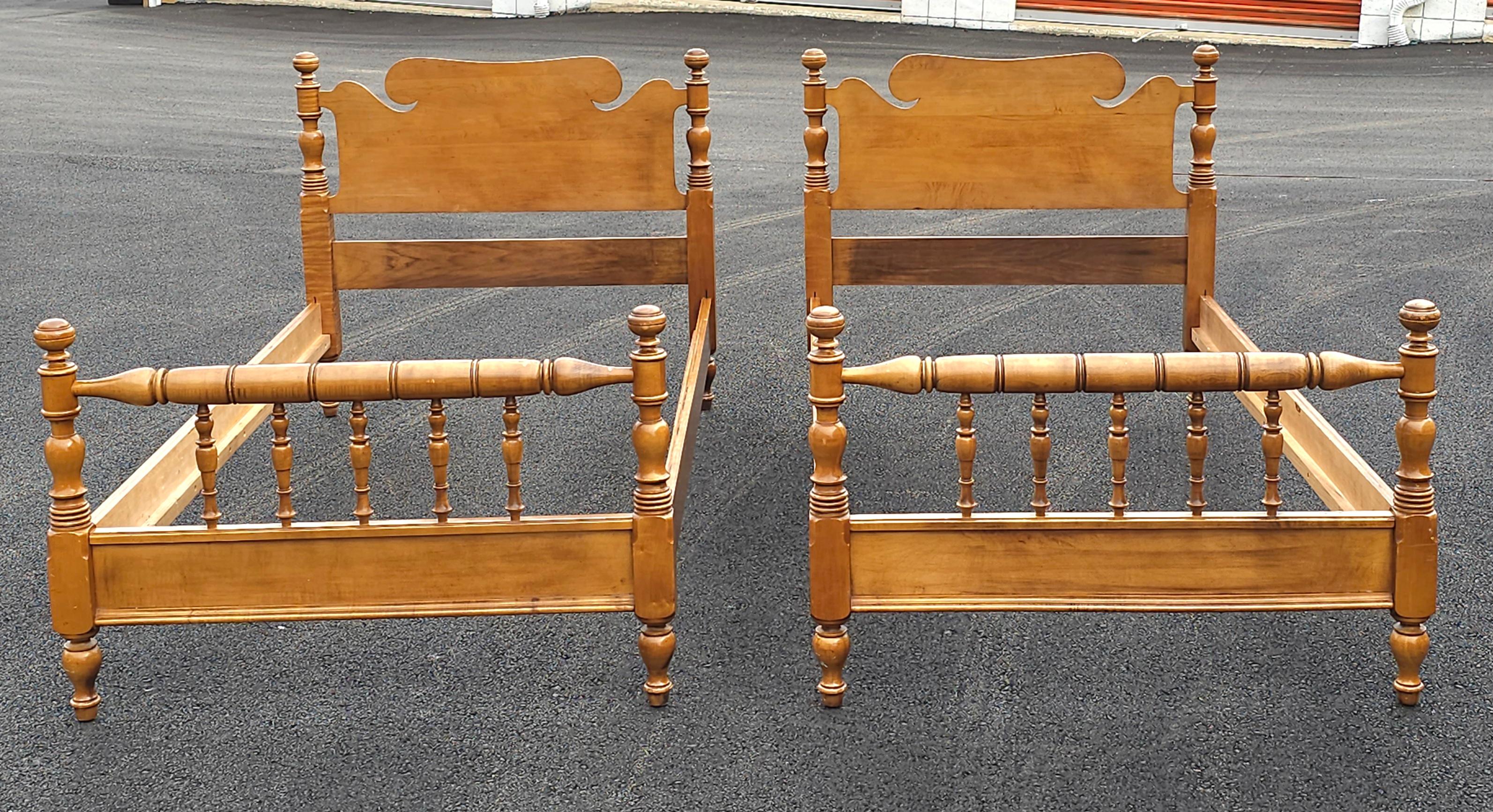 Mid-Century American Classical Turned Maple Twin Bedframes, Pair For Sale 1