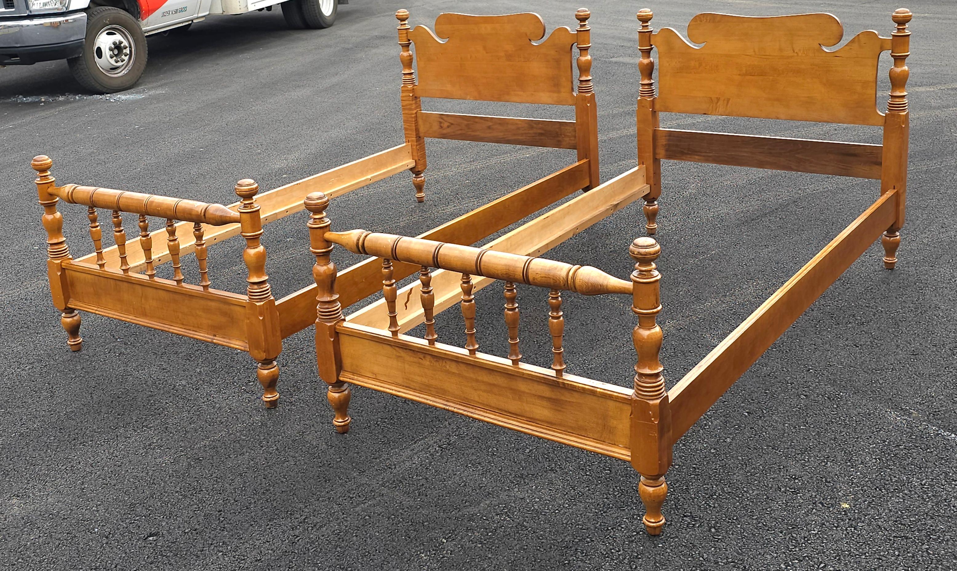 Mid-Century American Classical Turned Maple Twin Bedframes, Pair For Sale 3