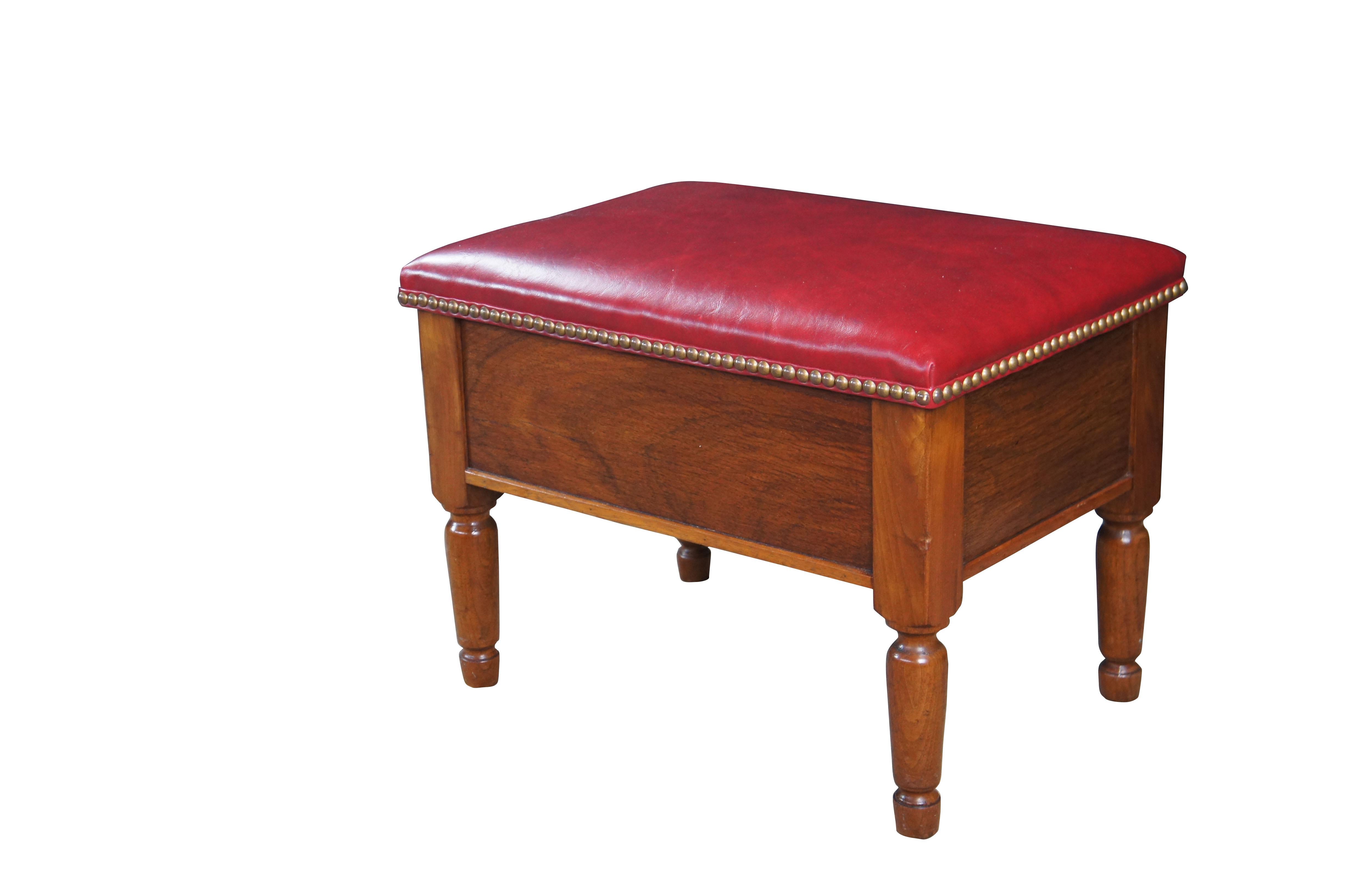 Country Pouf poggiapiedi con testa di chiodo in pelle di Oak Oak, metà secolo, con scomparto per l'ottomano in vendita