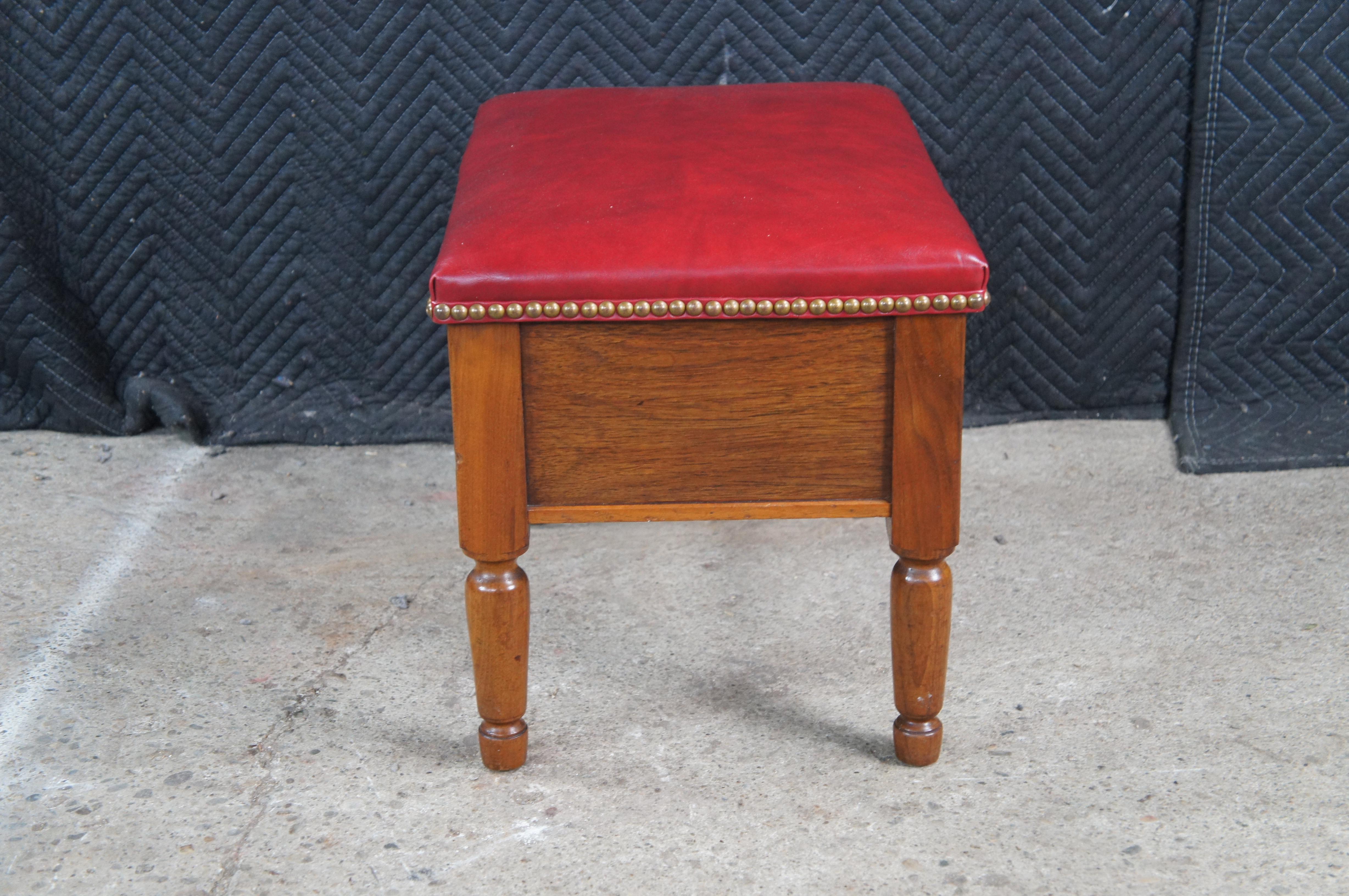 Pouf poggiapiedi con testa di chiodo in pelle di Oak Oak, metà secolo, con scomparto per l'ottomano in vendita 1