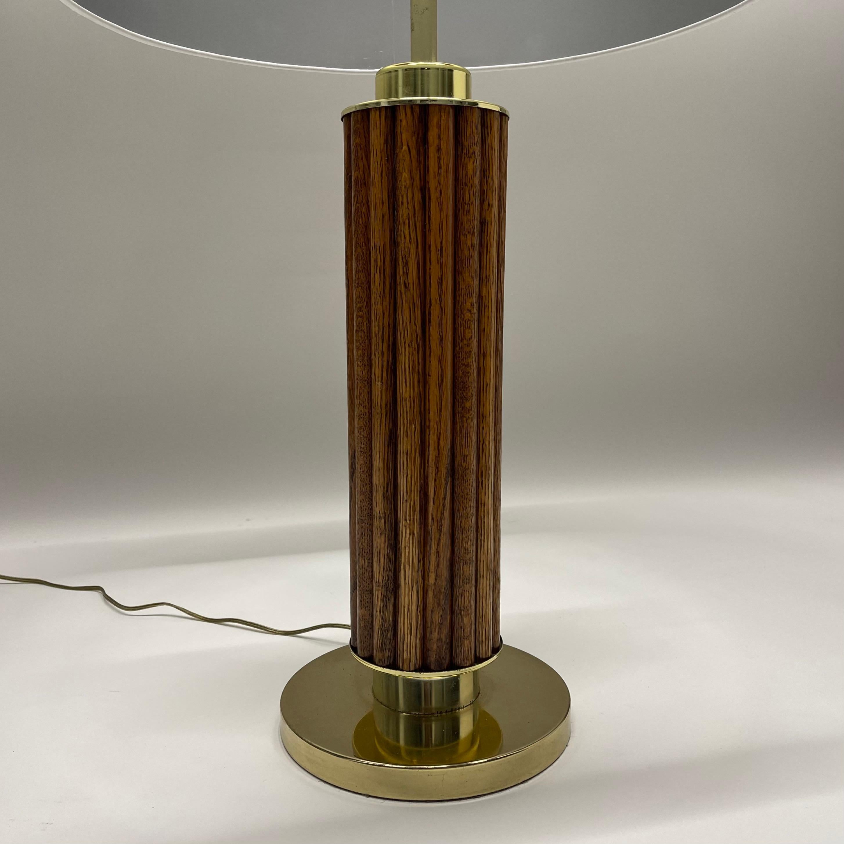 Beaded Mid Century American Craft Oak and Brass Reeded Table Lamp, Circa 1970s For Sale