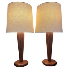 Lampade da tavolo di metà secolo in Oak Oak, una coppia