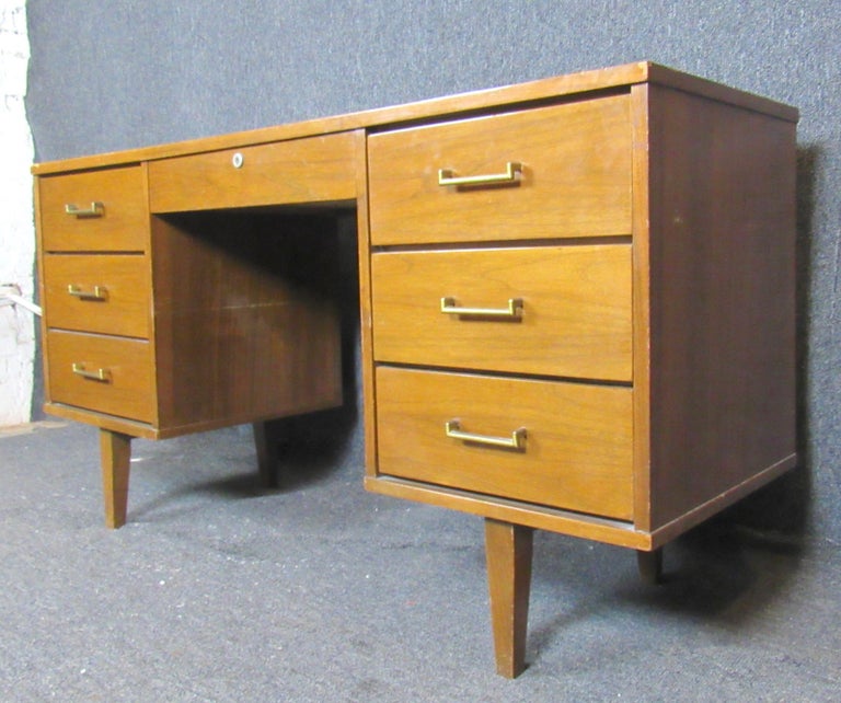 MidCentury American Desk For Sale at 1stDibs
