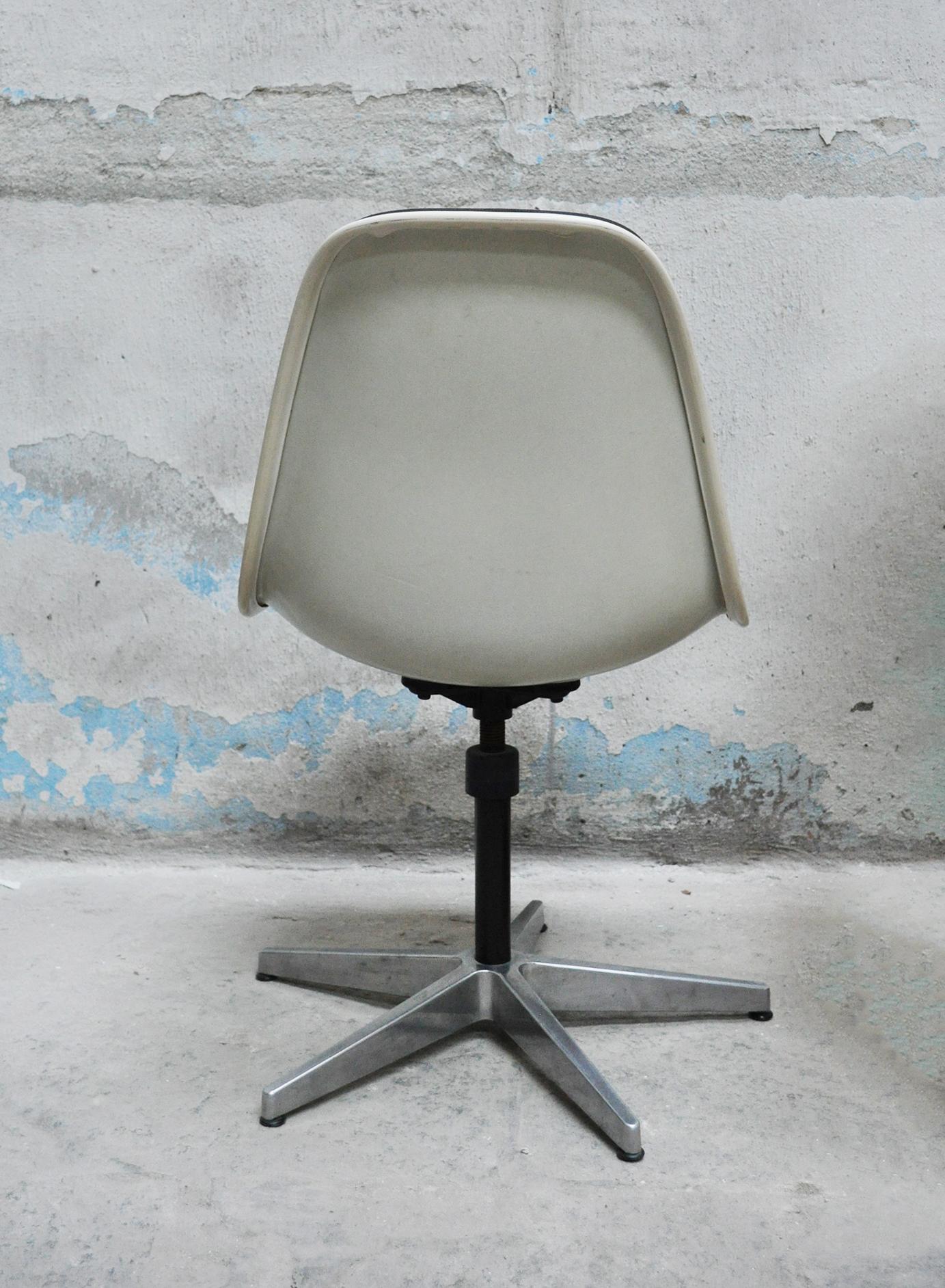 Midcentury American Dining Chairs by Charles & Ray Eames for Herman Miller 1960 For Sale 8