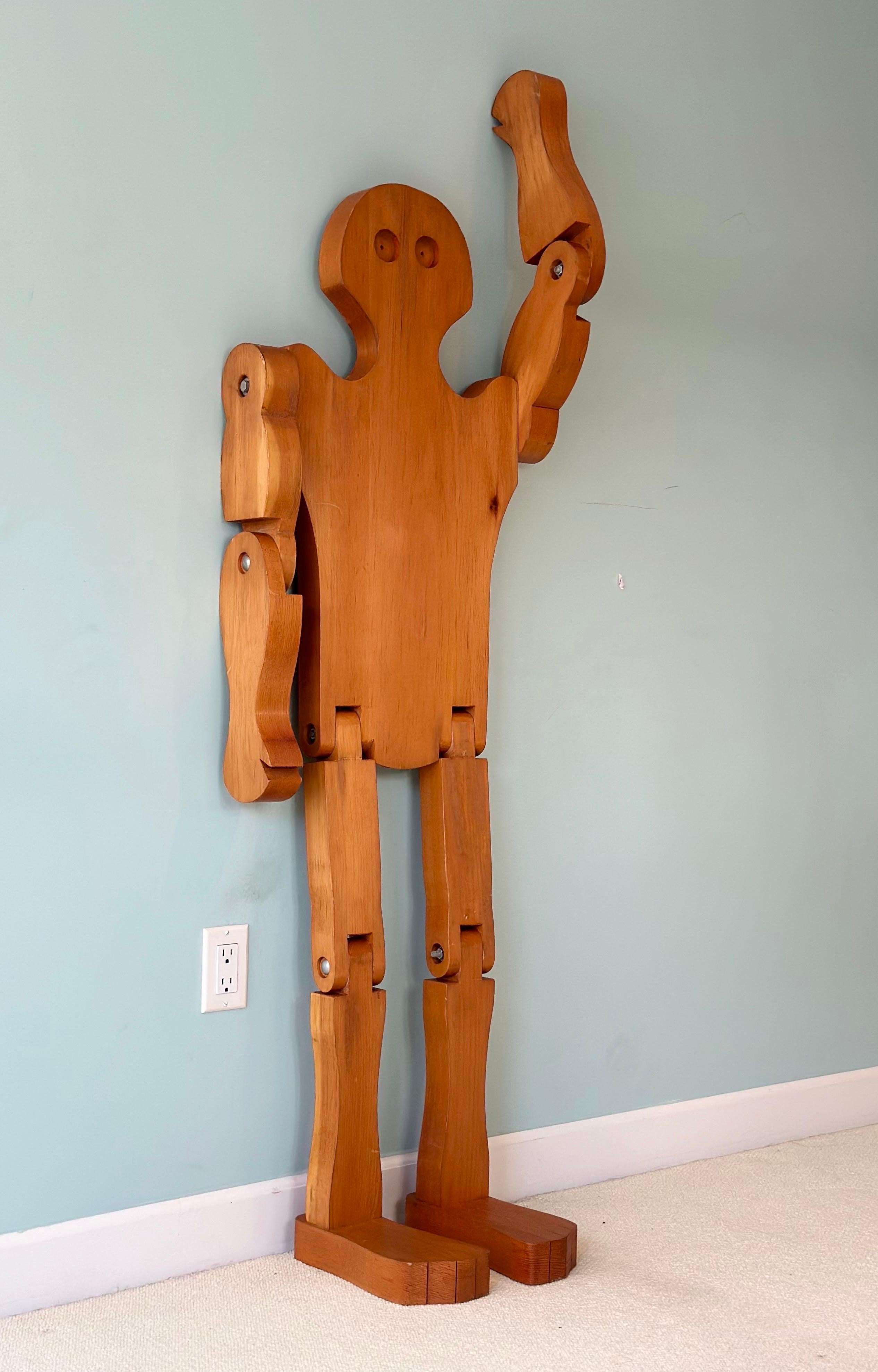 Figure d'homme articulée en bois d'art populaire américain du milieu du siècle dernier en vente 1