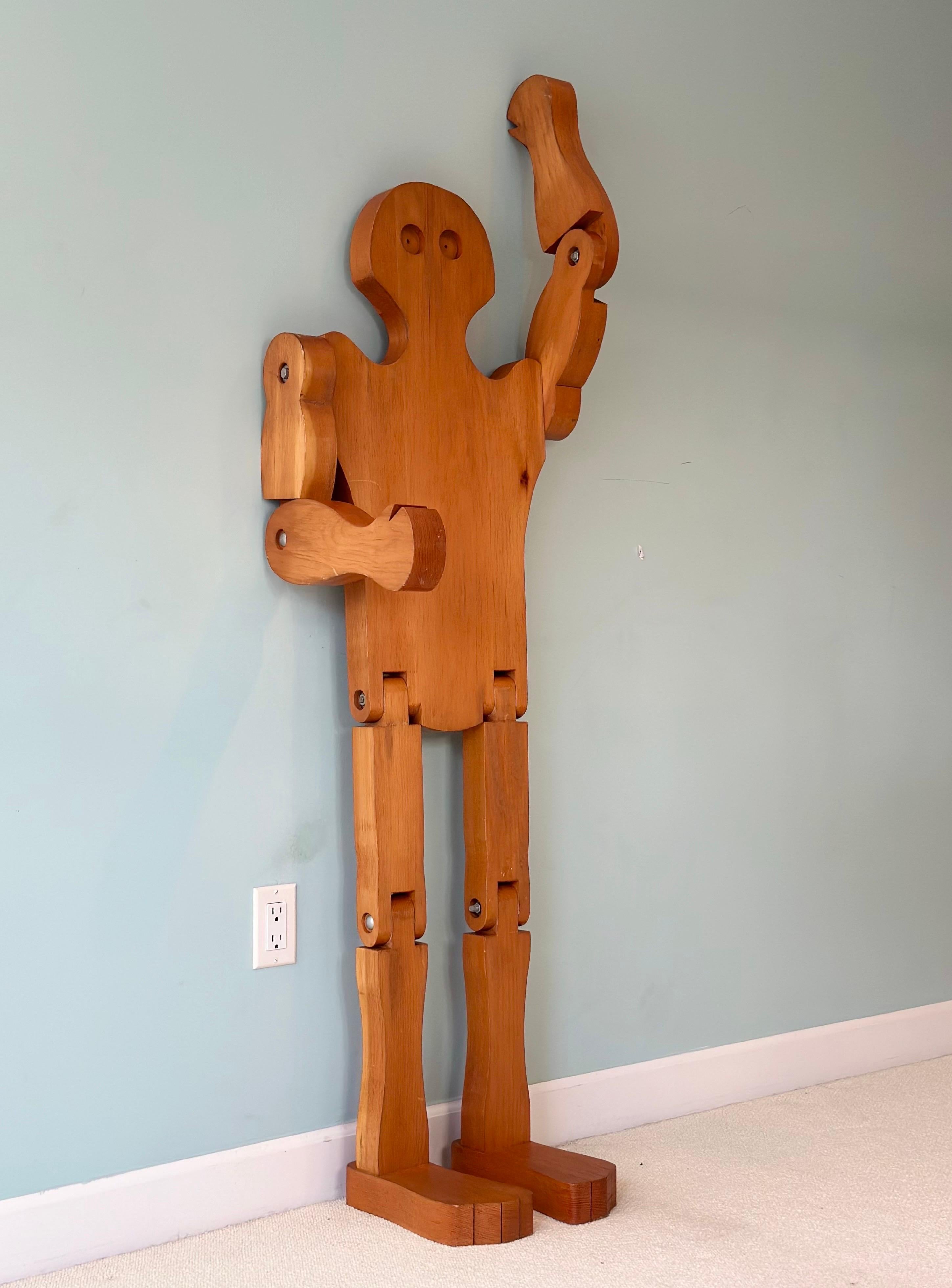 Figure d'homme articulée en bois d'art populaire américain du milieu du siècle dernier en vente 2