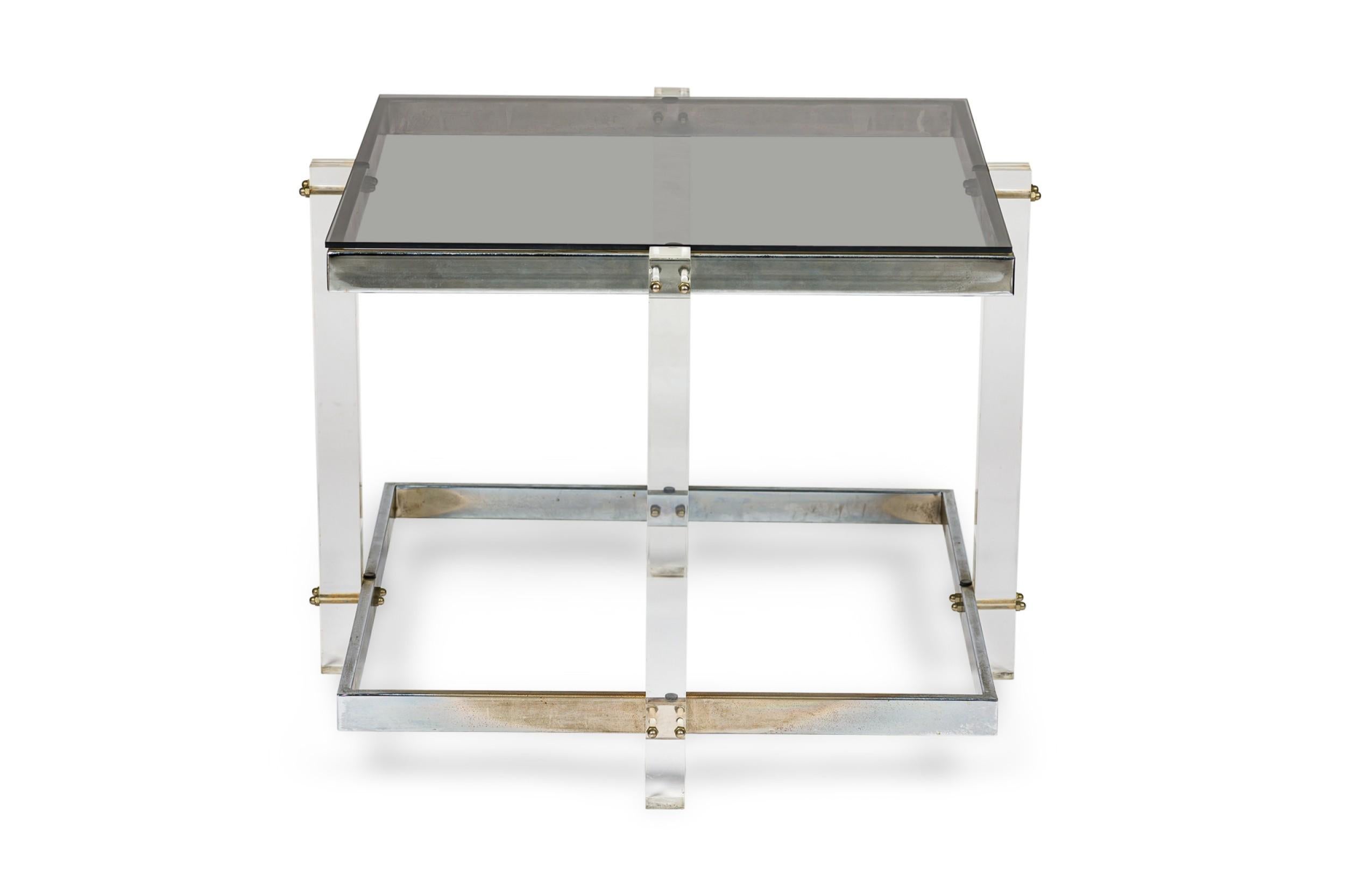 Table basse américaine du milieu du siècle en lucite et chrome de style Charles Hollis Jones Bon état - En vente à Queens, NY