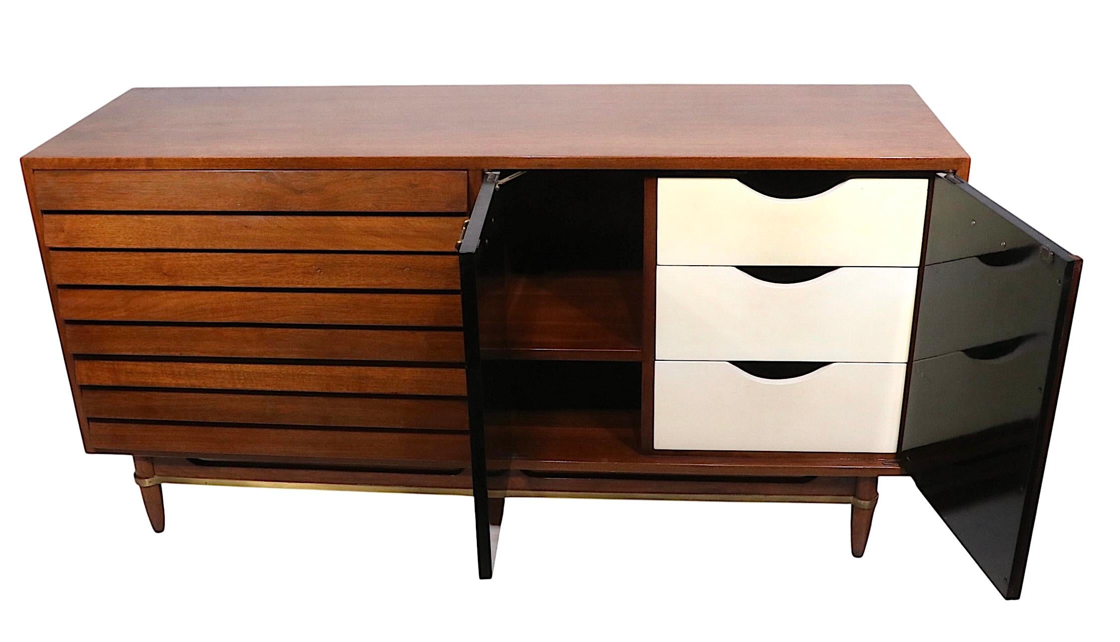 Cassettone Mid Century American of Martinsville Dania di Merton Gershun del 1950/60 circa in vendita 1