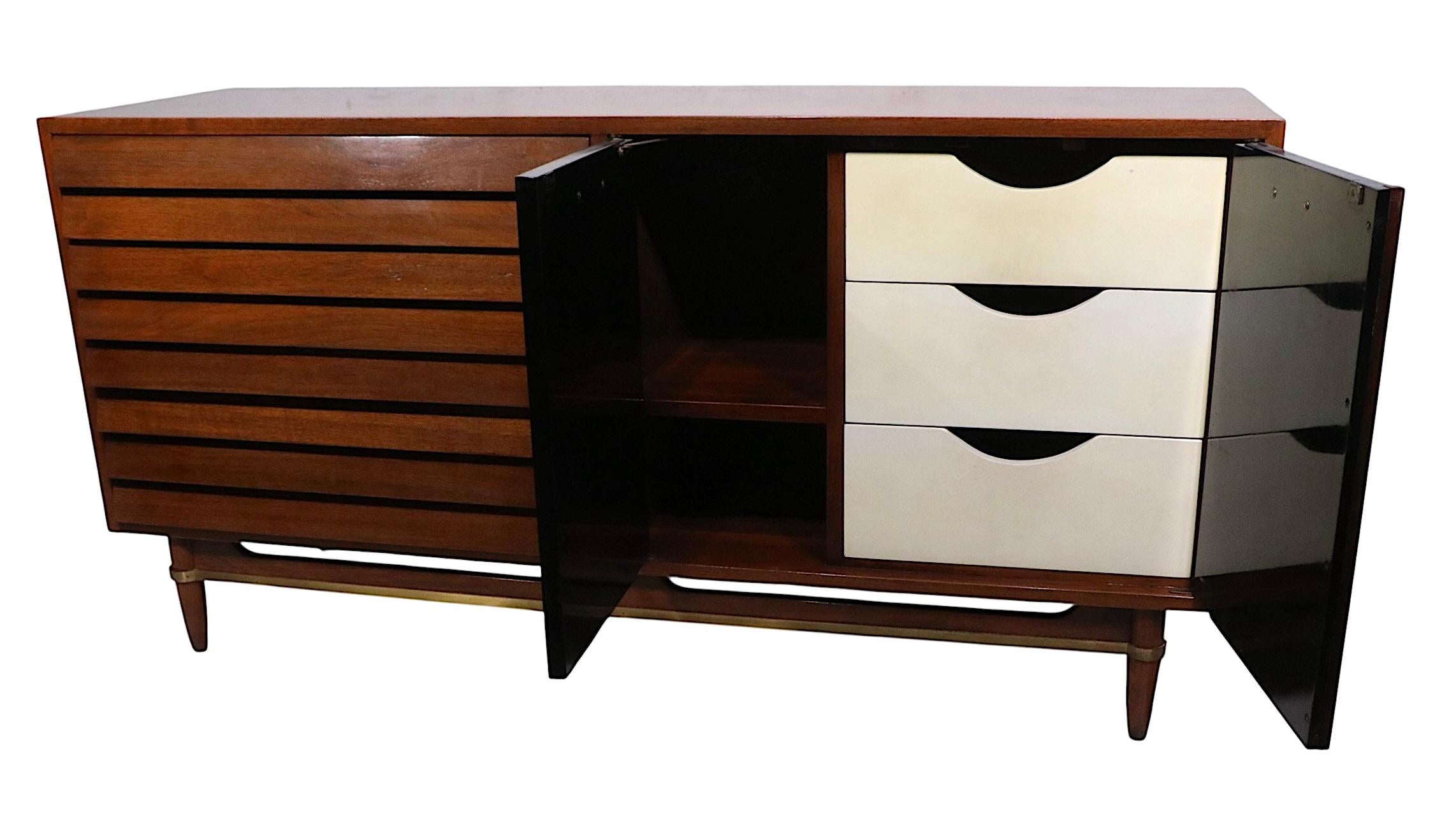 Cassettone Mid Century American of Martinsville Dania di Merton Gershun del 1950/60 circa in vendita 2