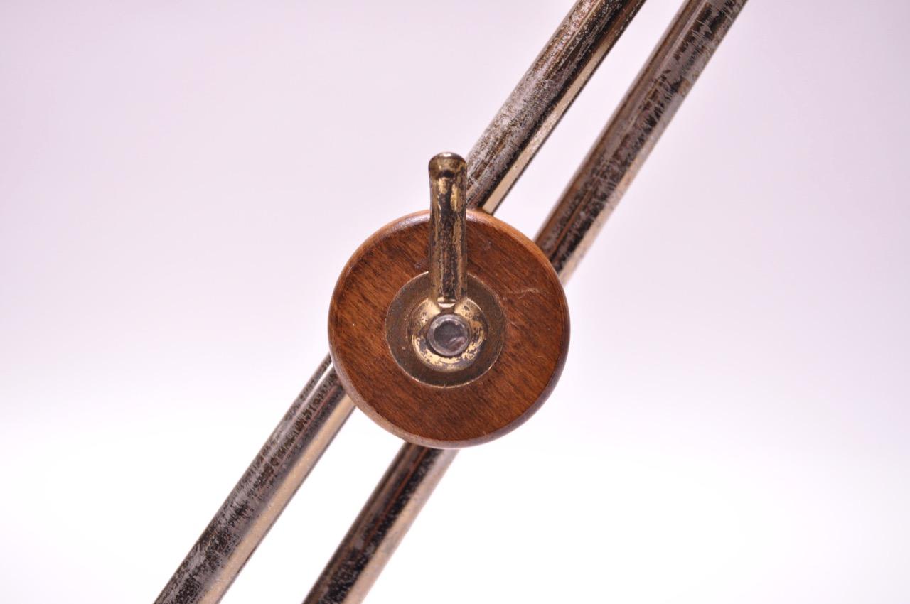 Mid-Century American Modern Brass and Walnut Adjustable Table Lamp 10