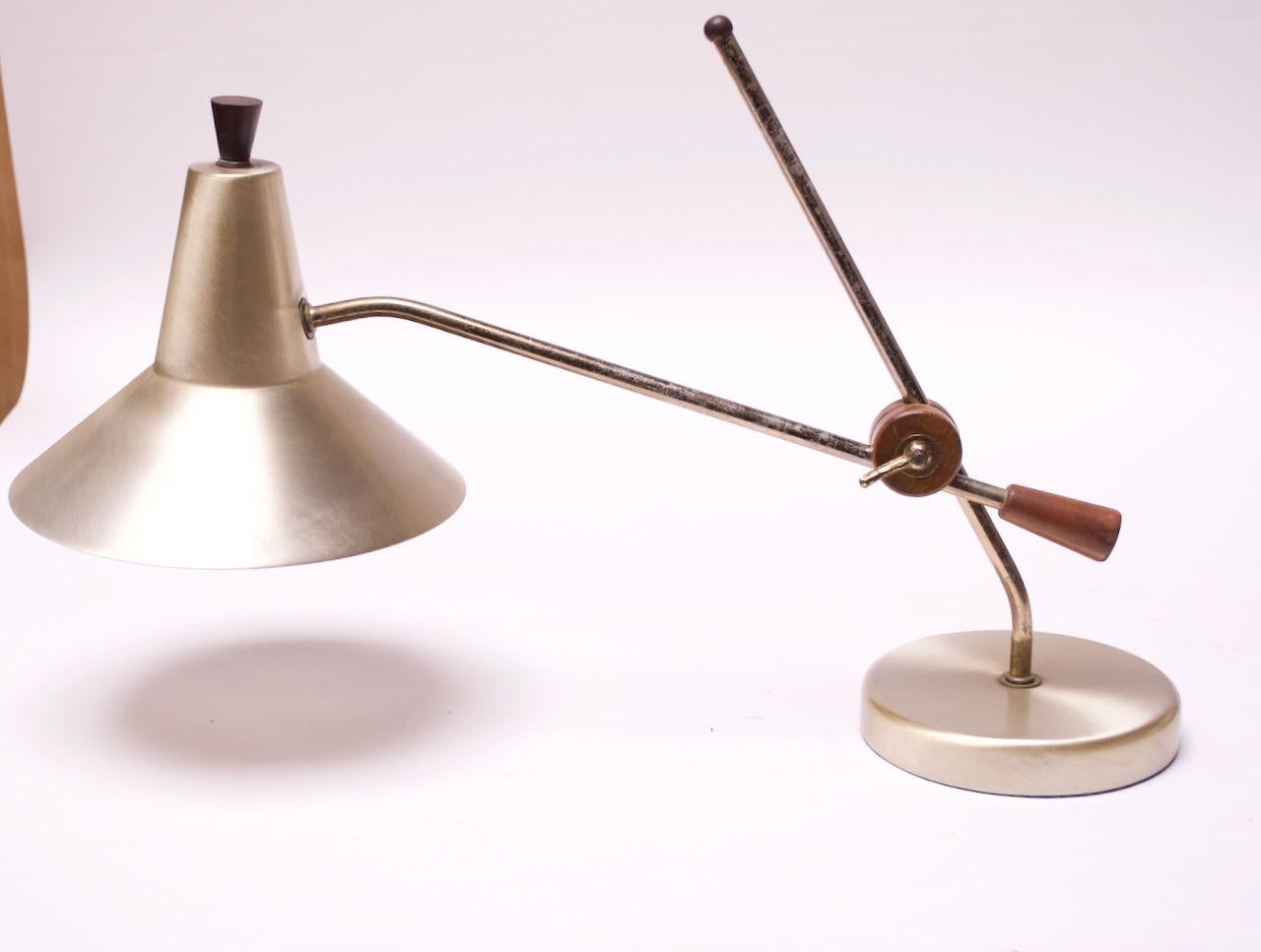 Mid-Century American Modern Brass and Walnut Adjustable Table Lamp 1