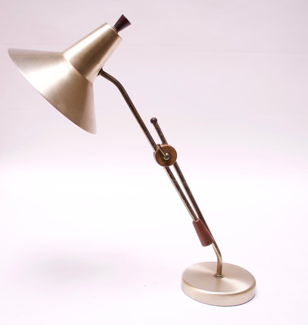 Mid-Century American Modern Brass and Walnut Adjustable Table Lamp 2