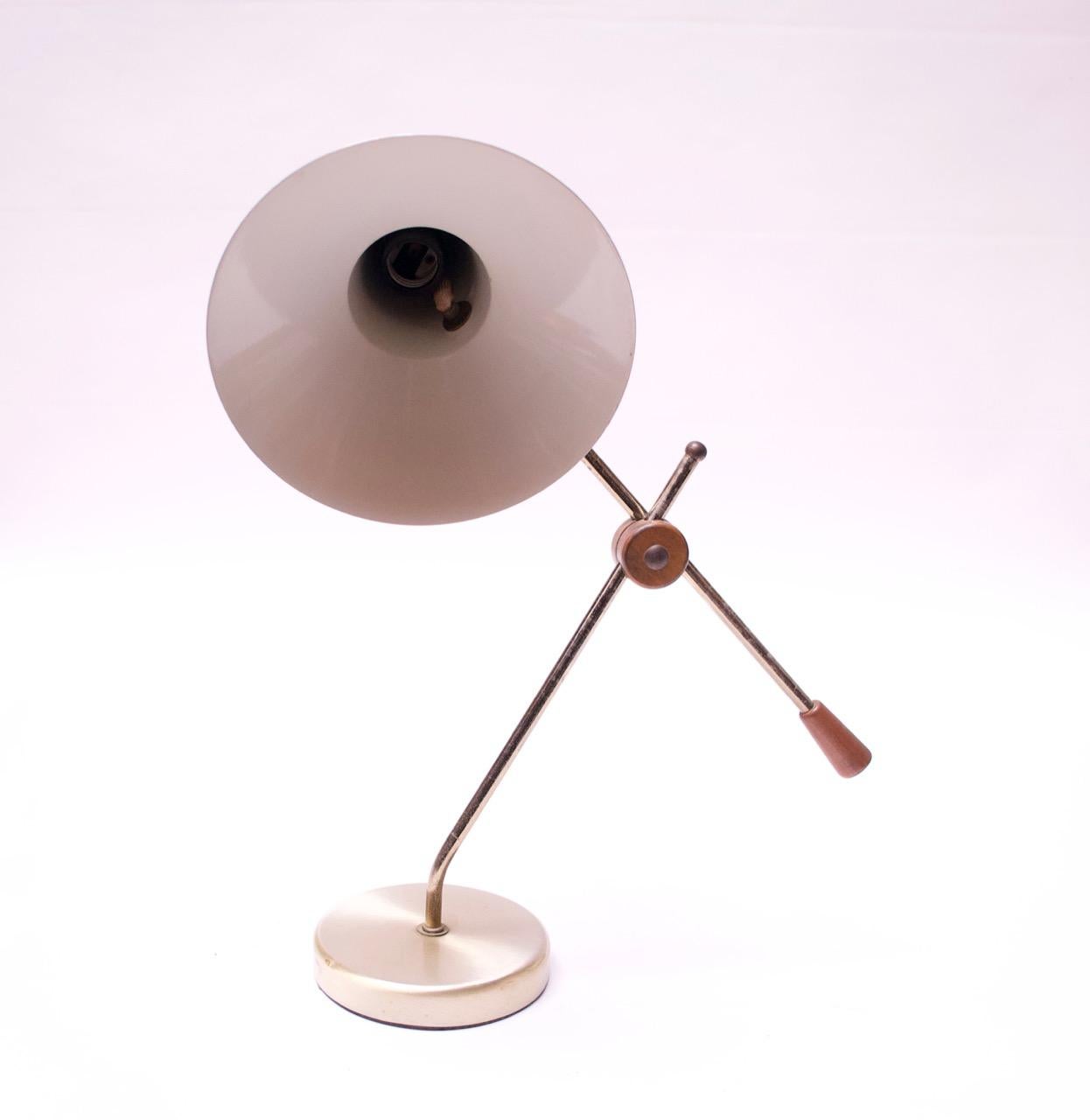 Mid-Century American Modern Brass and Walnut Adjustable Table Lamp 3