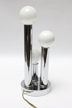 Moderne amerikanische Mid-Century-Tischlampe mit drei Elementen aus Chrom