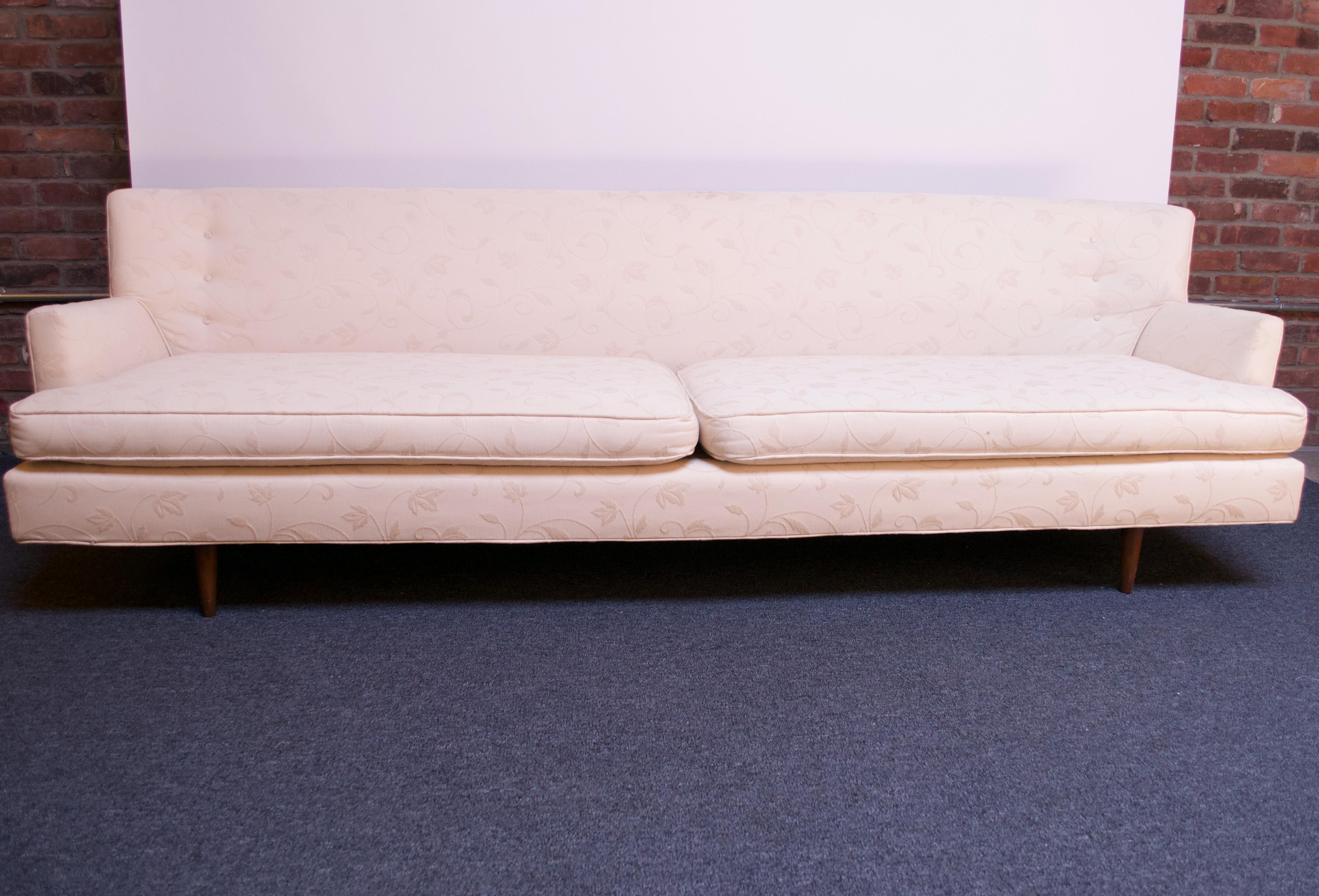 Amerikanisches modernes besticktes florales Sofa aus der Jahrhundertmitte (Moderne der Mitte des Jahrhunderts) im Angebot