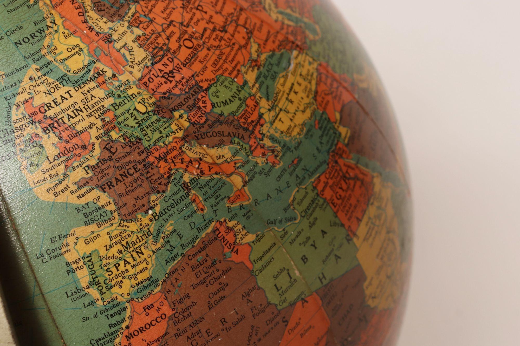 Mid-Century American Modern Illuminated 12