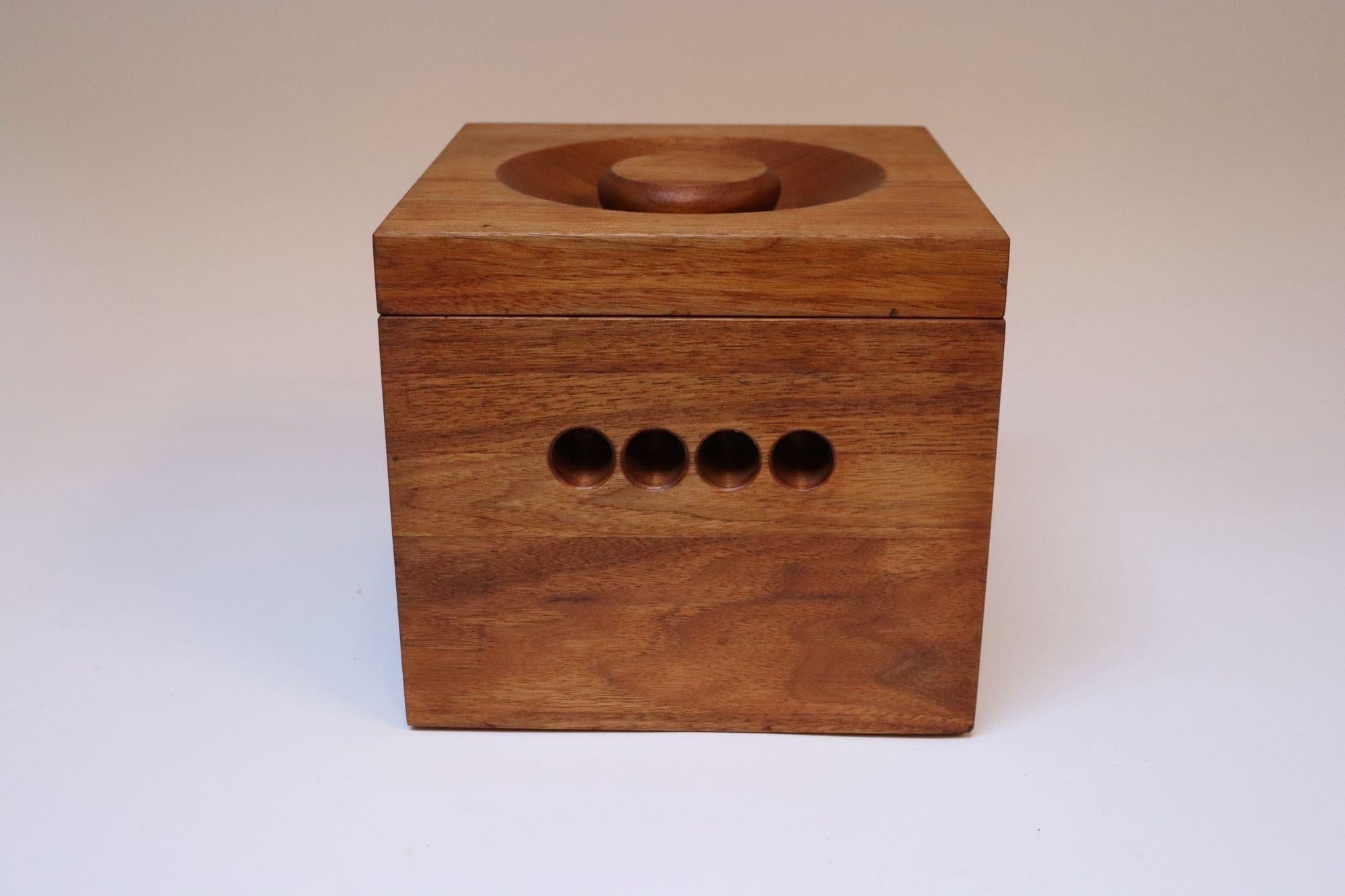 Americano Secchiello per il ghiaccio isolato in legno di Butternut di JK Adams in vendita