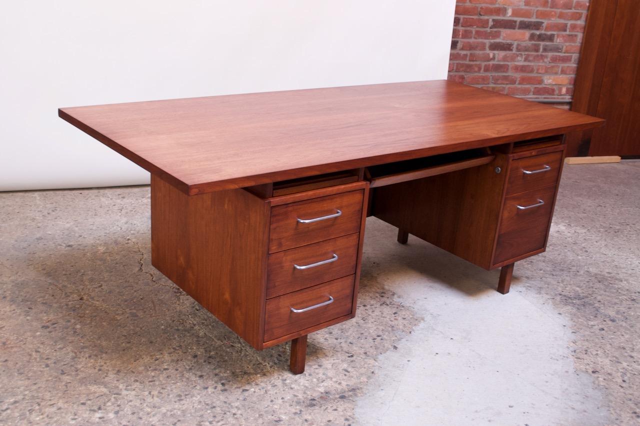 Mid-Century Modern Midcentury American Modern Jens Risom Walnut Executive Desk