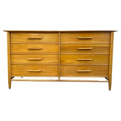 Mid century American modern low blonde Solid maple dresser 8 drawer