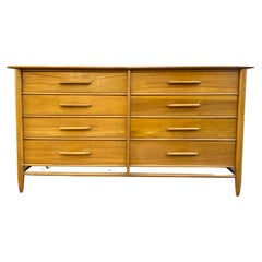 Commode moderne américaine du milieu du siècle dernier blonde, en érable massif, 8 tiroirs