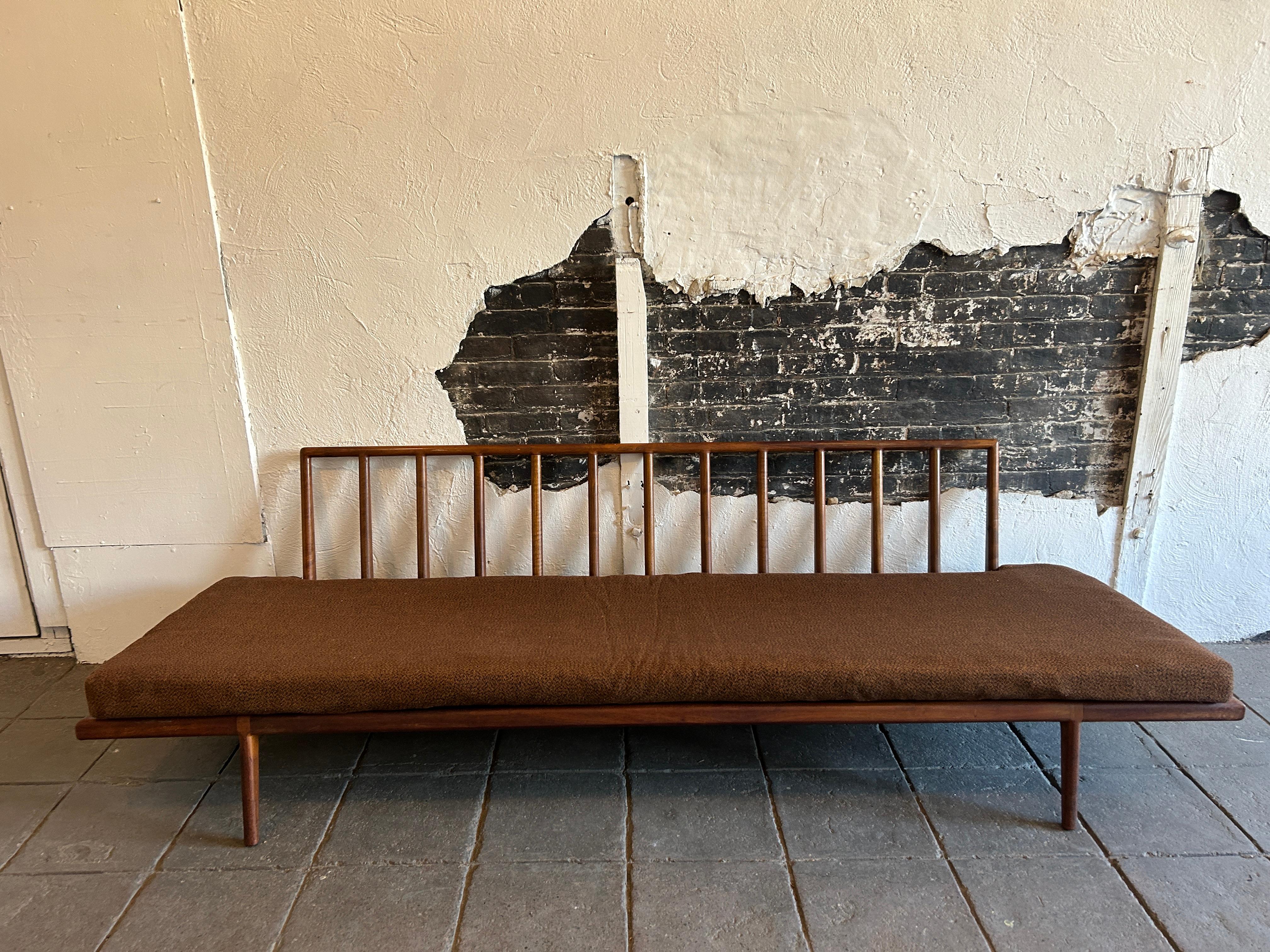 Midcentury American Modern Mel Smilow Solid Walnut Frame Sofa or Daybed In Good Condition For Sale In BROOKLYN, NY