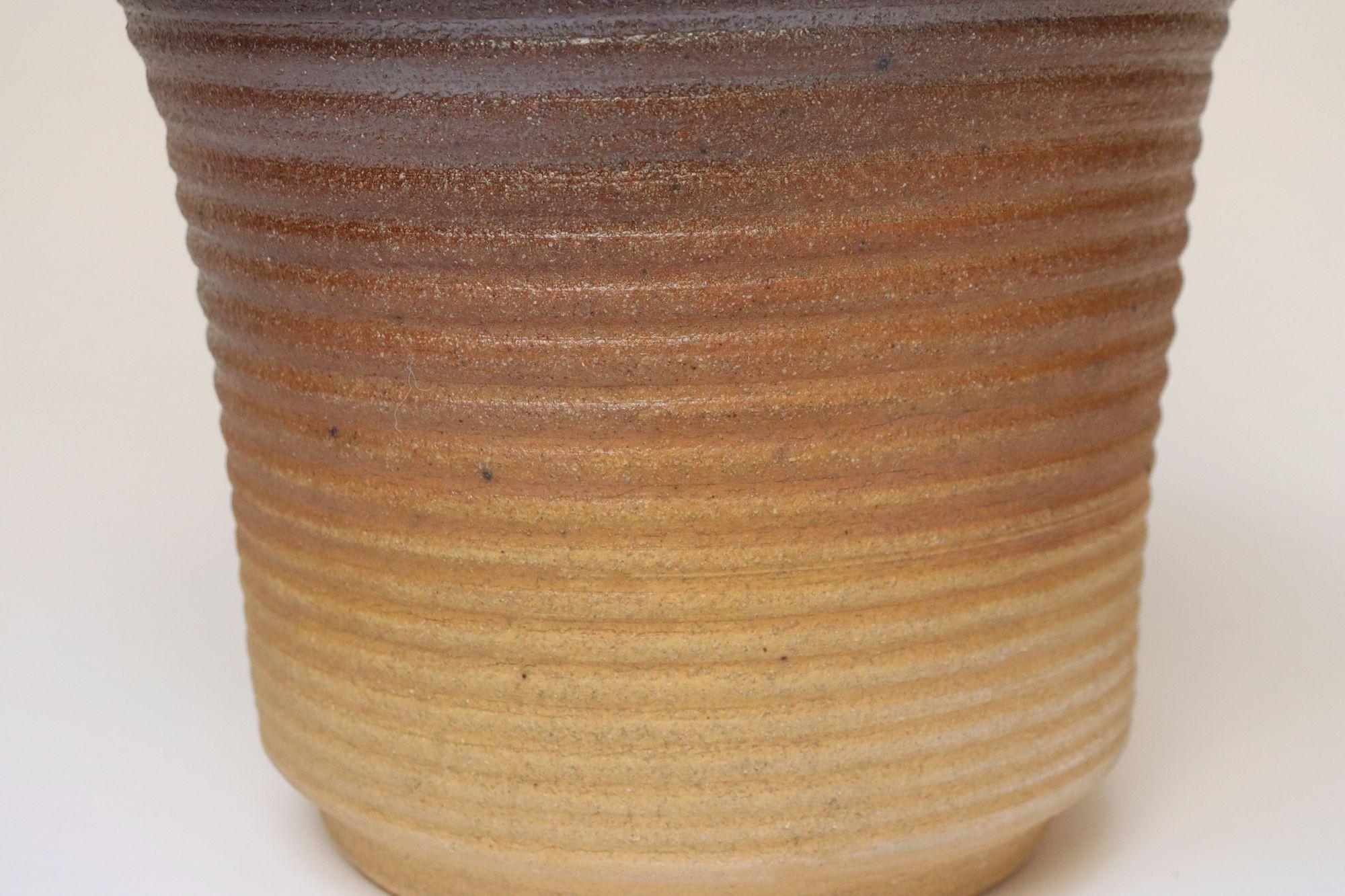 Vaso in ceramica Studio Pottery di Deanna Nichols, metà del secolo scorso. in vendita 3