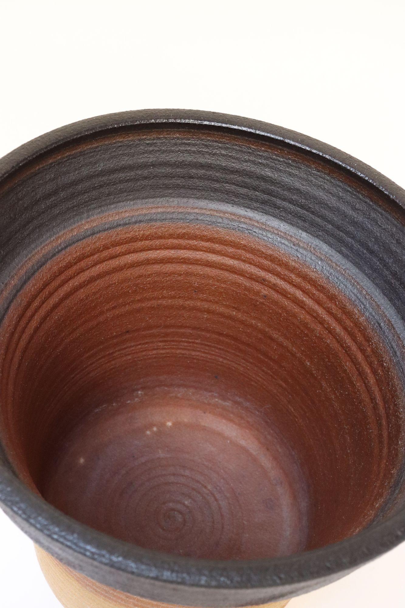 Vaso in ceramica Studio Pottery di Deanna Nichols, metà del secolo scorso. in vendita 1