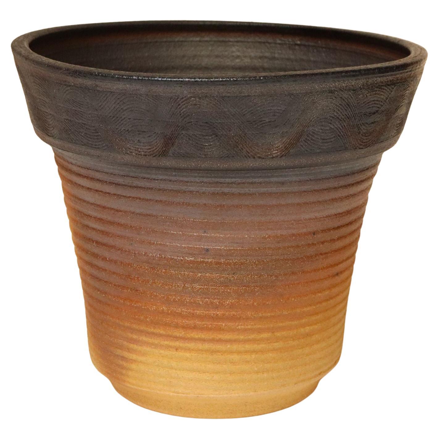 Vase en poterie Studio Pottery à nervures du milieu du siècle dernier par Deanna Nichols