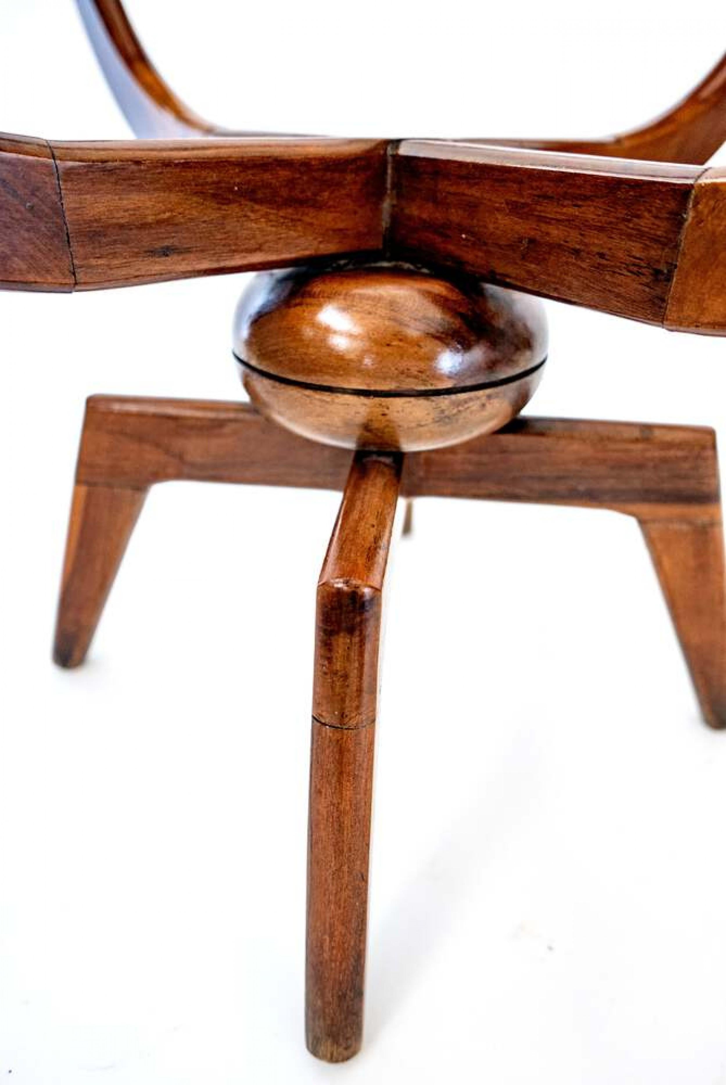 Mid-Century Modern Table basse ronde en bois et verre de style moderne américain du milieu du siècle en vente